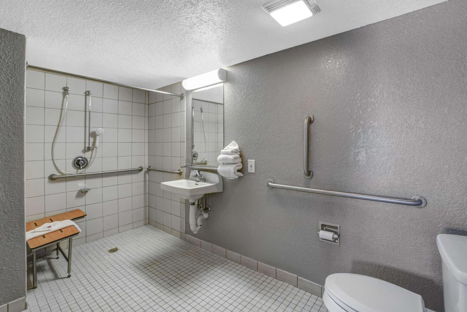 Motel 6 Lexington I-75 Hamburg interior in Lexington, KY — gallery photo 2