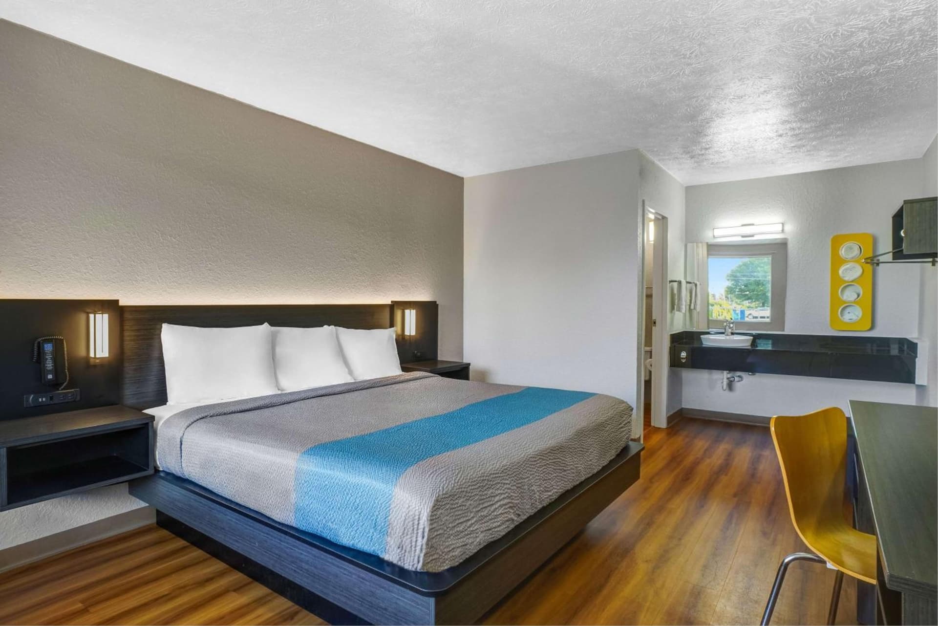 Motel 6 Lexington I-75 Hamburg interior in Lexington, KY — gallery photo 2