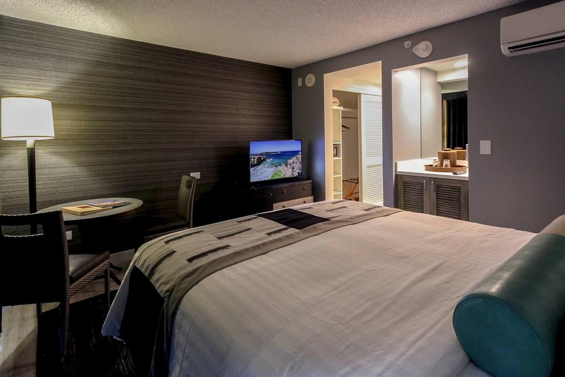 Kaimana Beach Hotel gallery photo in Honolulu, HI — image 46