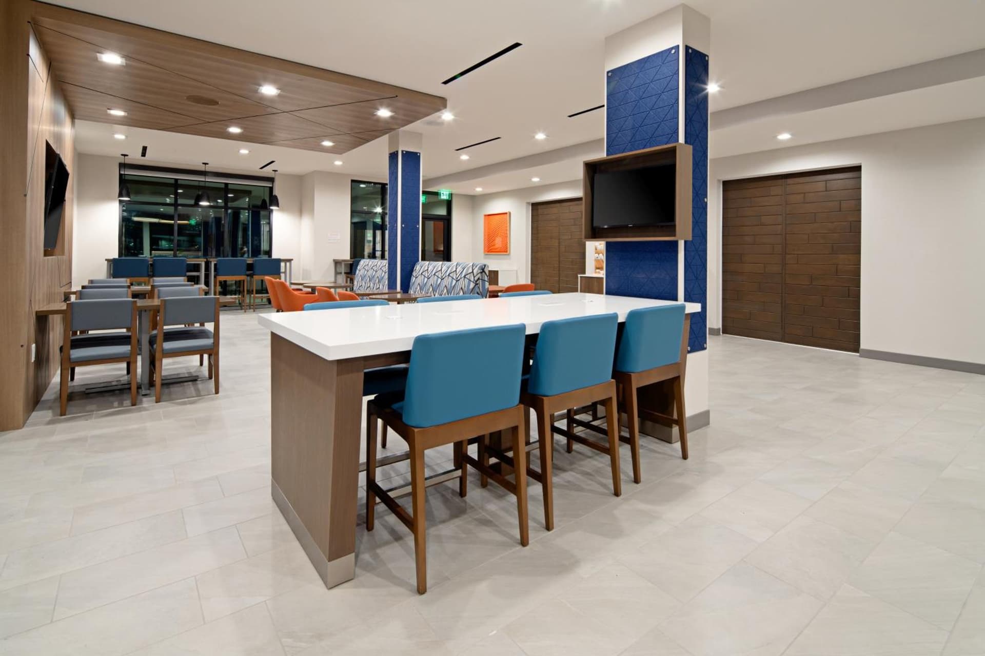 Holiday Inn Express & Suites - Valencia - Santa Clarita by IHG interior in Valencia, CA — gallery photo 2