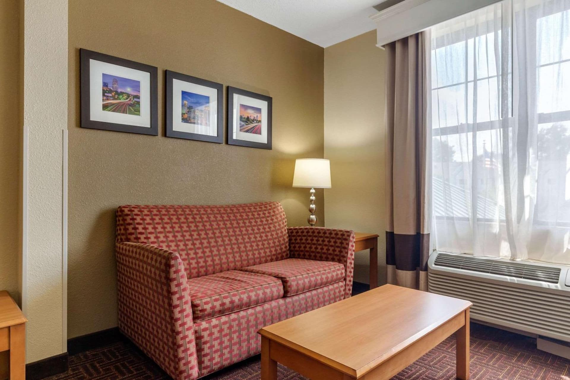 Comfort Suites Hanes Mall gallery photo in Winston-Salem, NC — image 11
