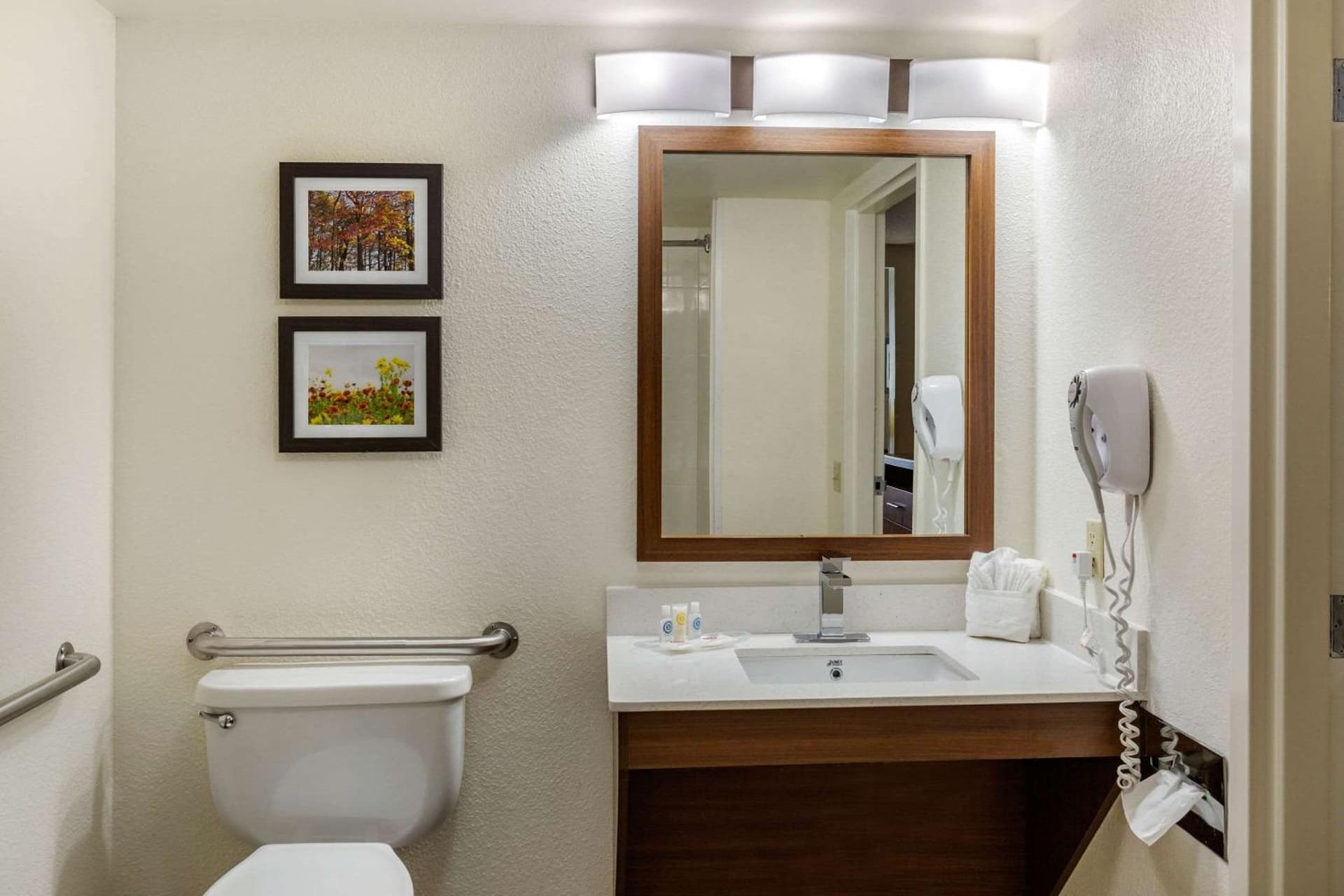 Comfort Suites Hanes Mall gallery photo in Winston-Salem, NC — image 19