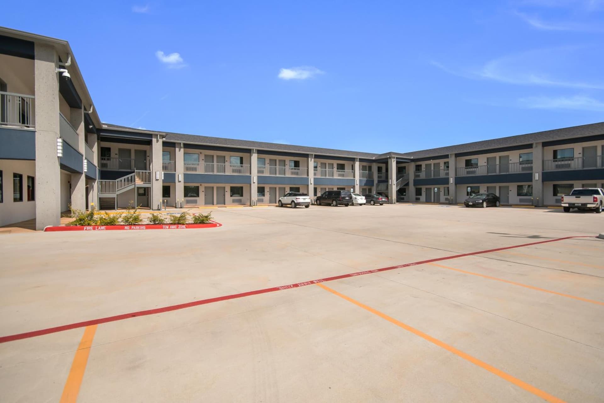 Americas Best Value Inn & Suites Northeast Houston Downtown I-610 property views in Houston, TX — gallery photo 3