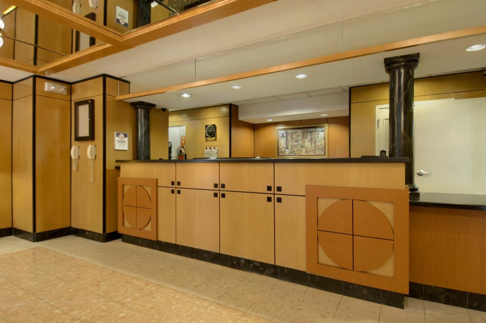 Red Roof Inn PLUS+ Columbus Downtown - Convention Center gallery photo in Columbus, OH — image 15