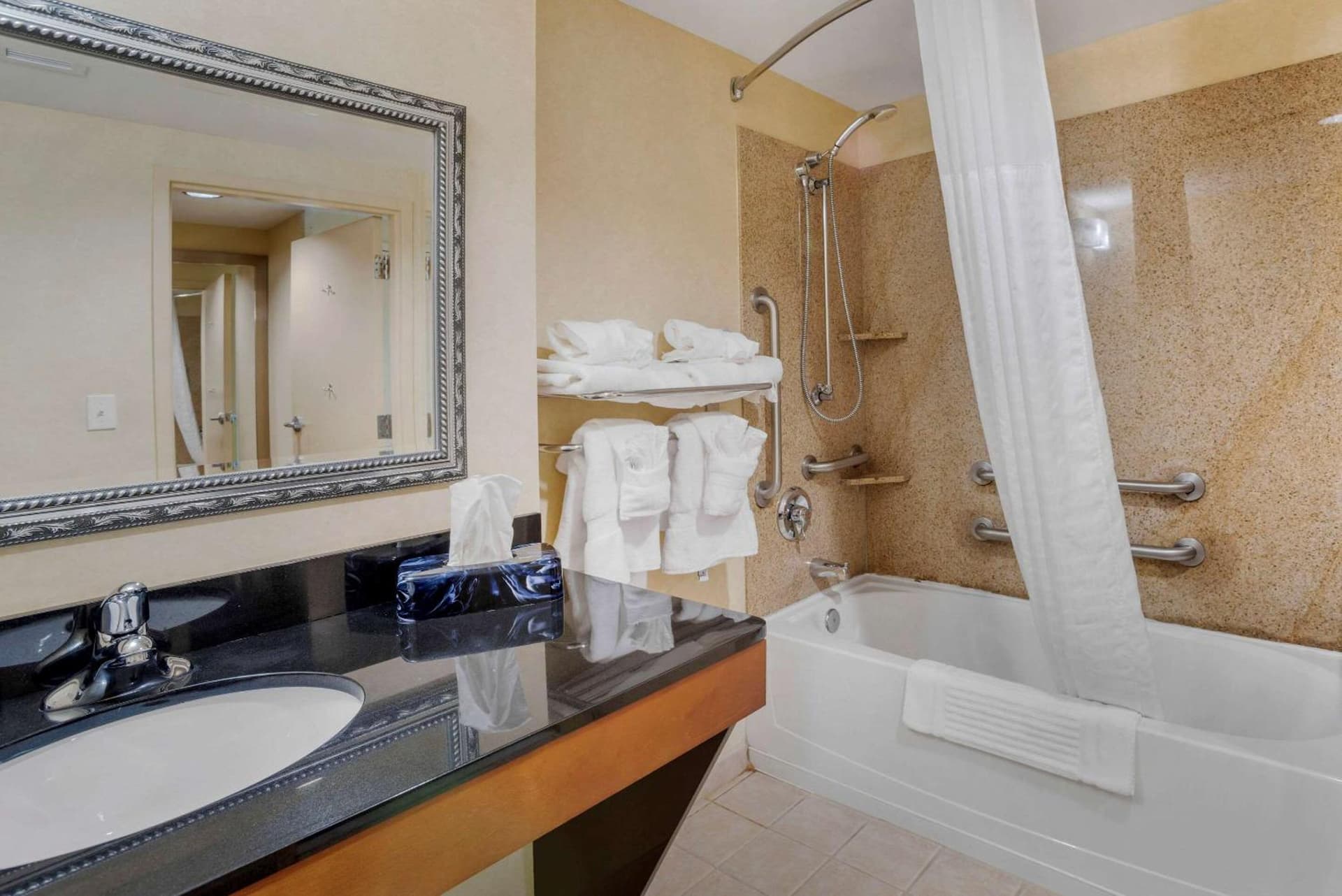 Comfort Suites Fredericksburg North gallery photo in Fredericksburg, VA — image 60