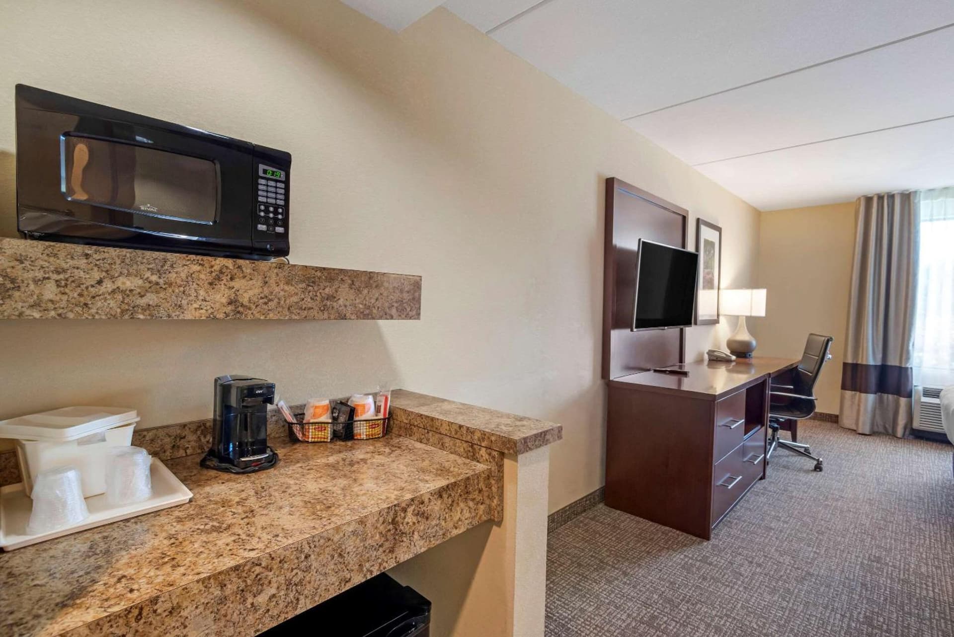 Comfort Suites Fredericksburg North gallery photo in Fredericksburg, VA — image 4