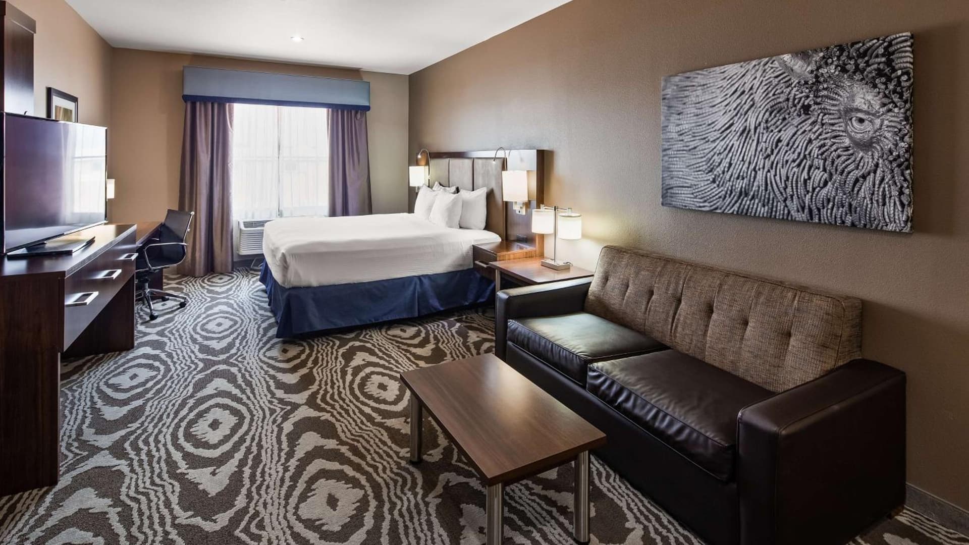 Best Western Plus Williston Hotel & Suites property views in Williston, ND — gallery photo 3