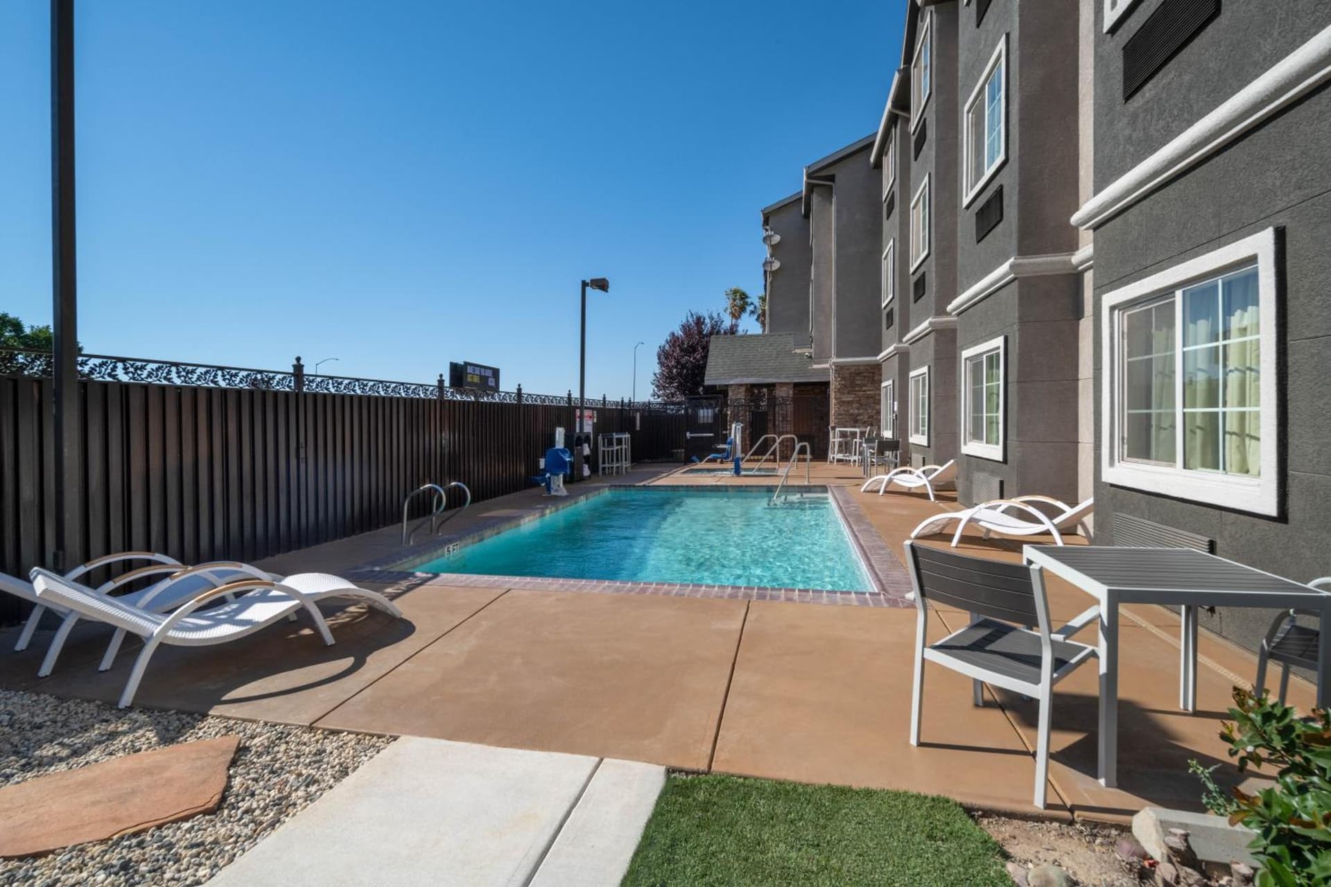Microtel Inn & Suites by Wyndham Tracy gallery photo in Tracy, CA — image 21