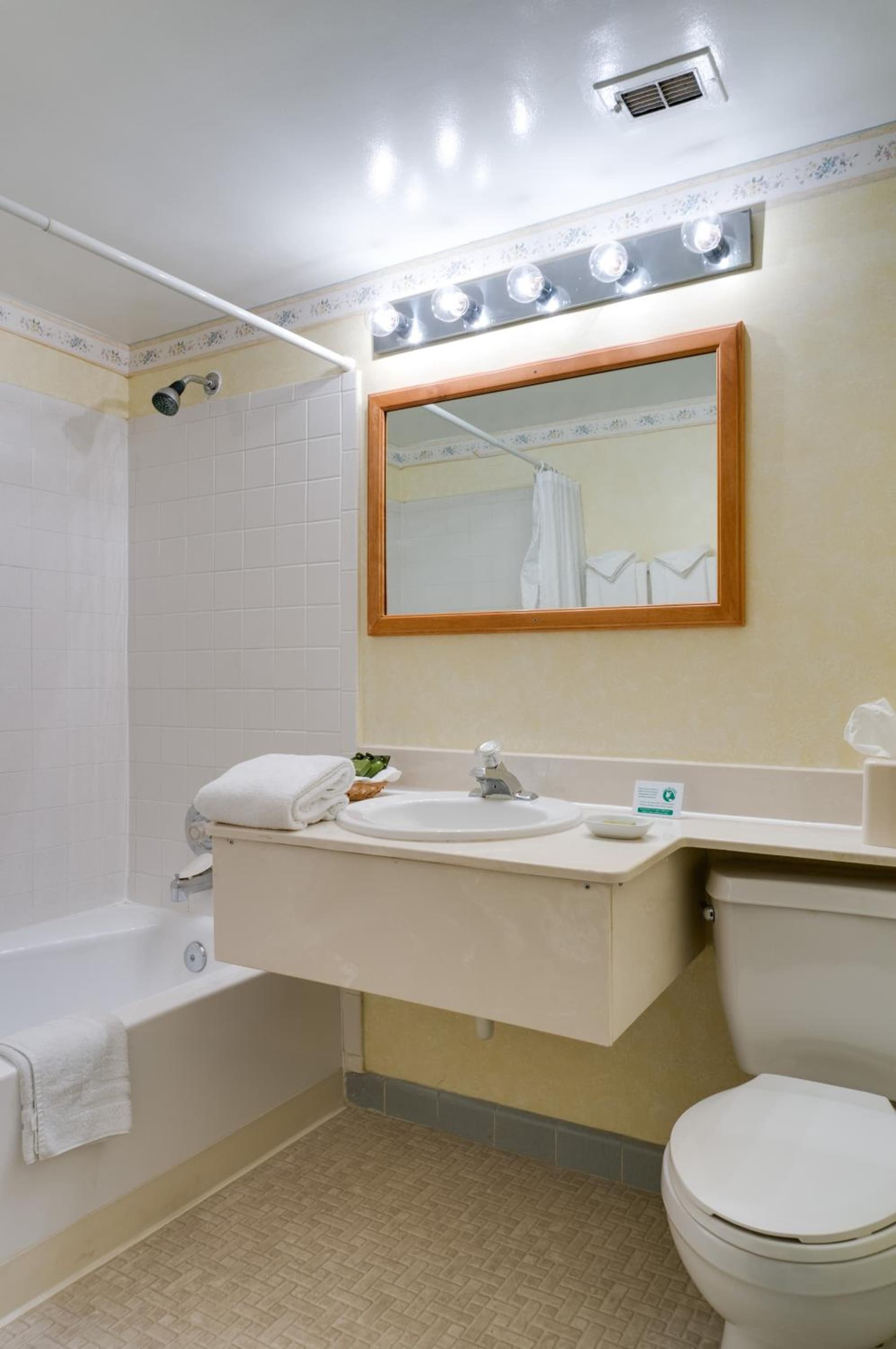 Saga Motor Hotel Pasadena gallery photo in Pasadena, CA — image 21