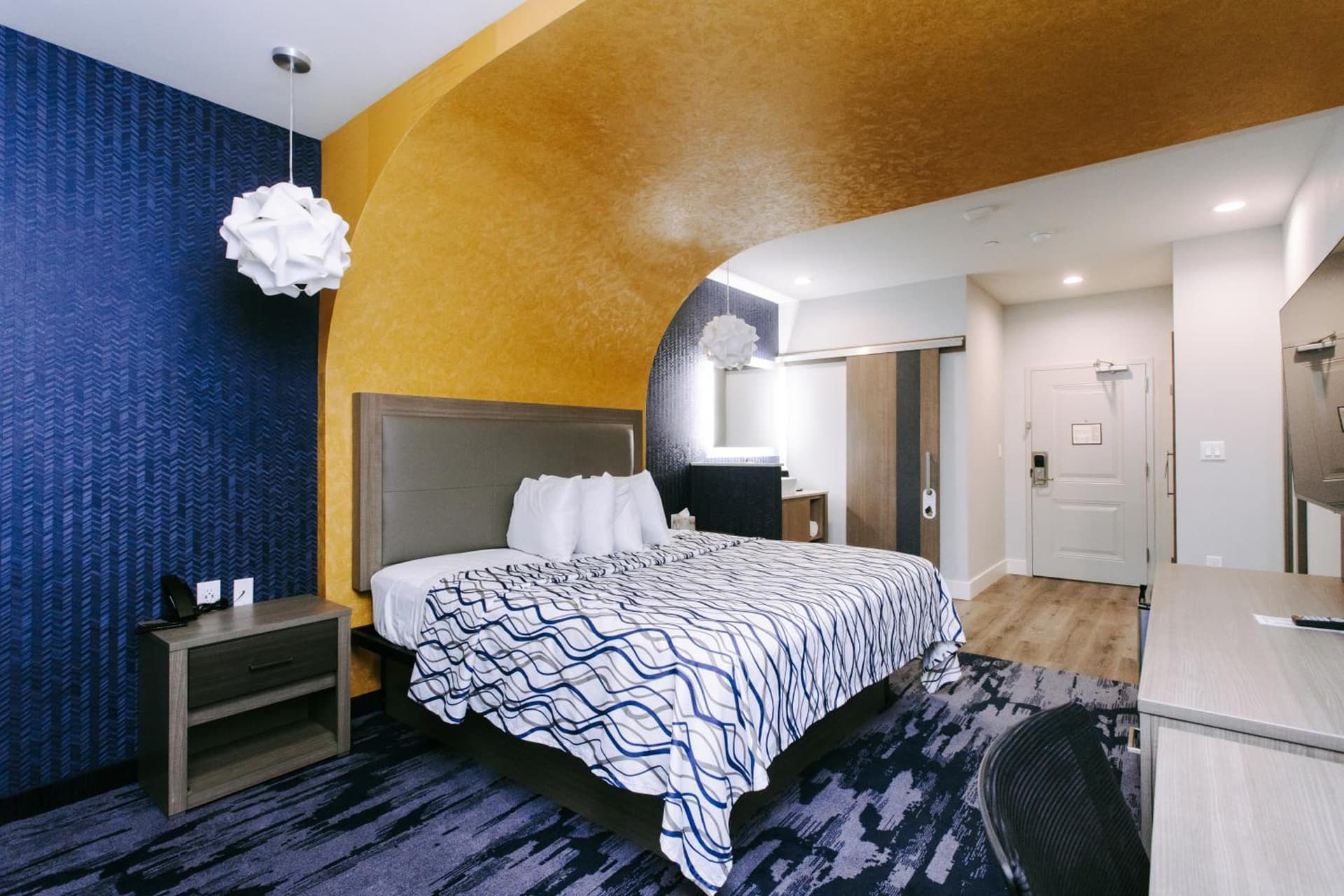 Palace Inn Blue Houston East Beltway 8 property views in Houston, TX — gallery photo 3