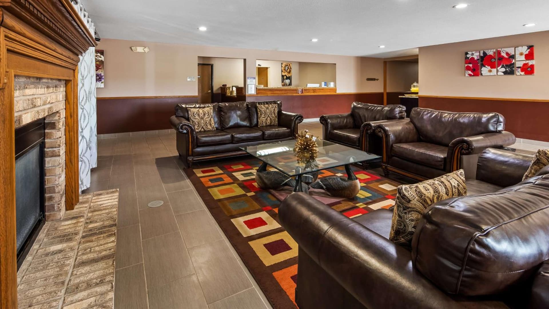 Best Western Dodgeville Inn & Suites interior in Dodgeville, WI — gallery photo 2