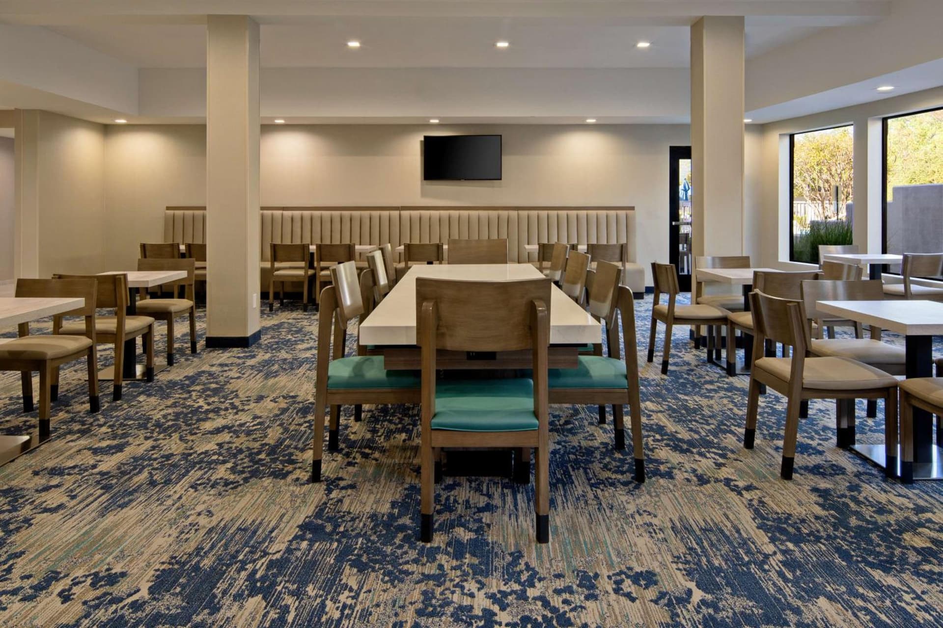 Best Western Valencia/Six Flags Inn & Suites interior in Santa Clarita, CA — gallery photo 2