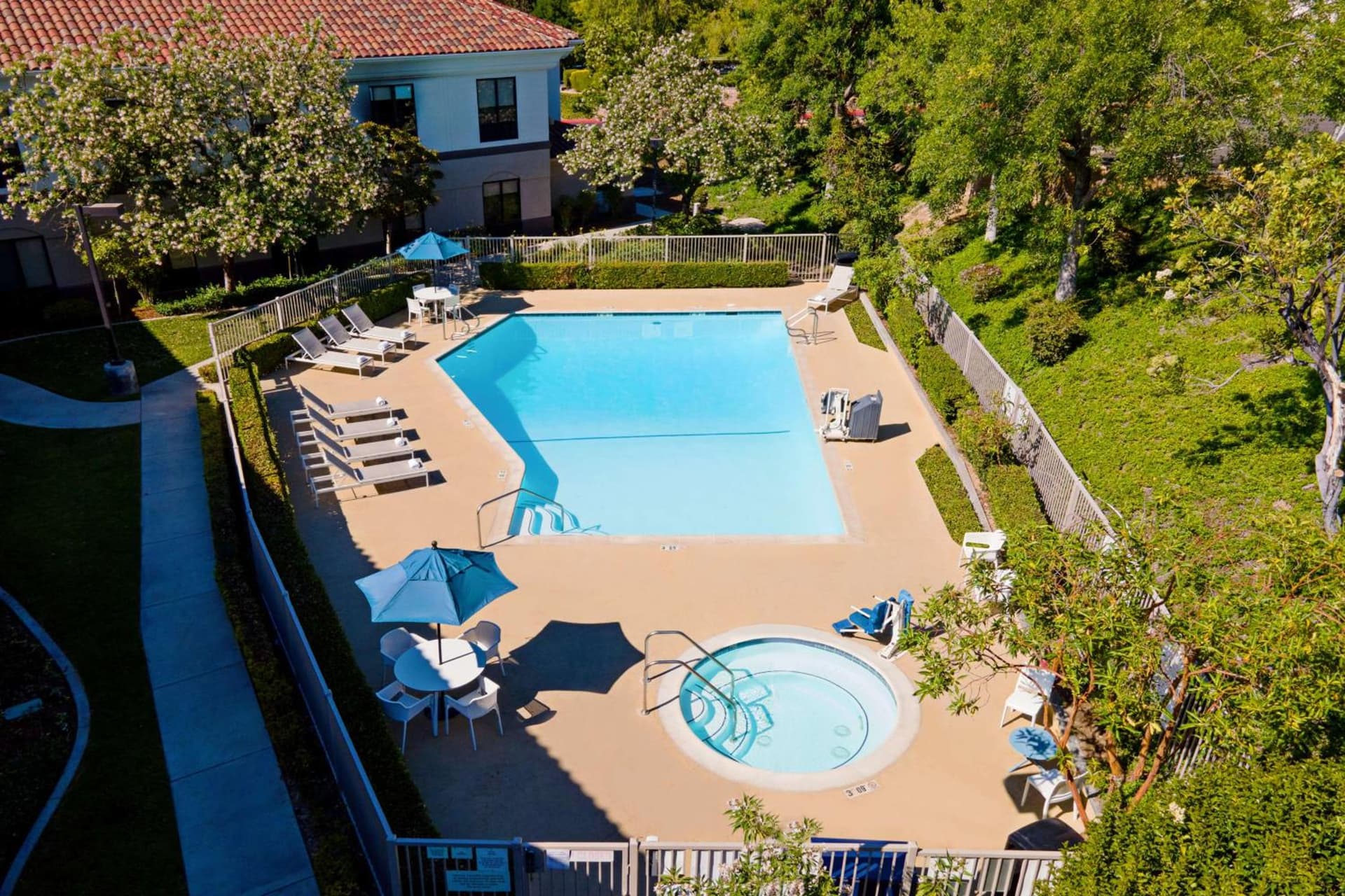 Best Western Valencia/Six Flags Inn & Suites property views in Santa Clarita, CA — gallery photo 3