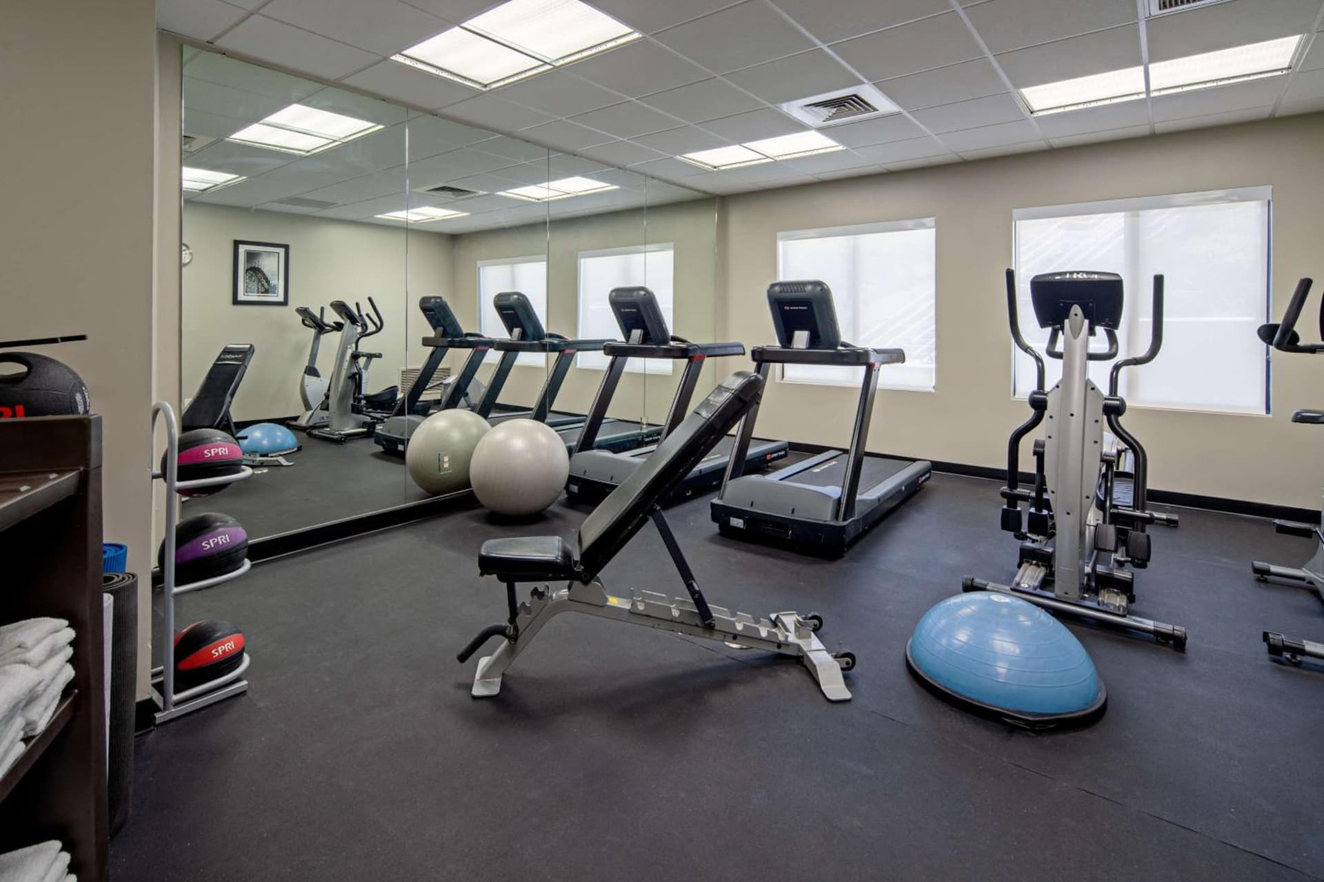 Best Western Valencia/Six Flags Inn & Suites interior in Santa Clarita, CA — gallery photo 2