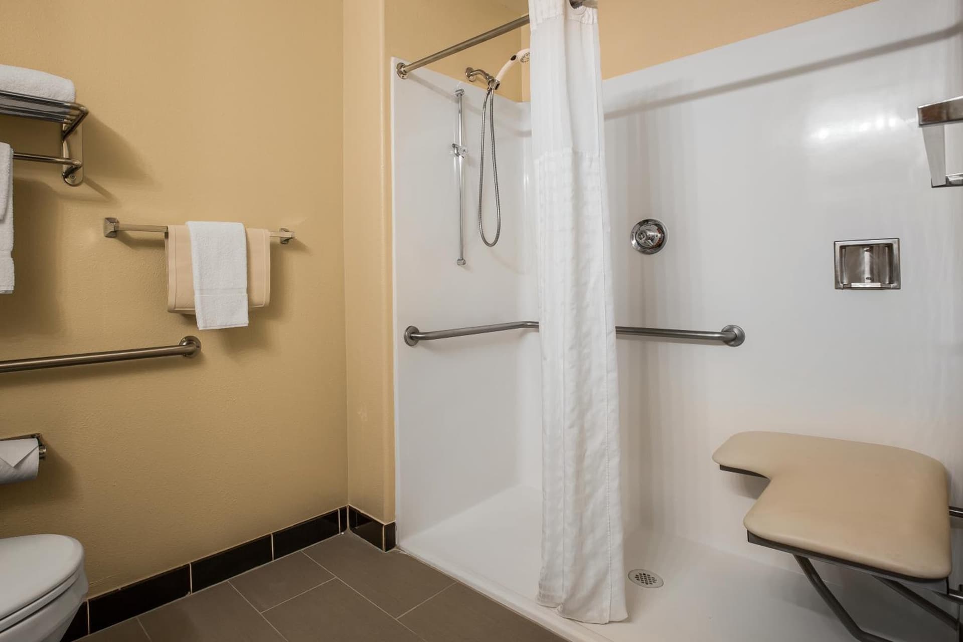 Comfort Suites Victorville-Hesperia gallery photo in Victorville, CA — image 4