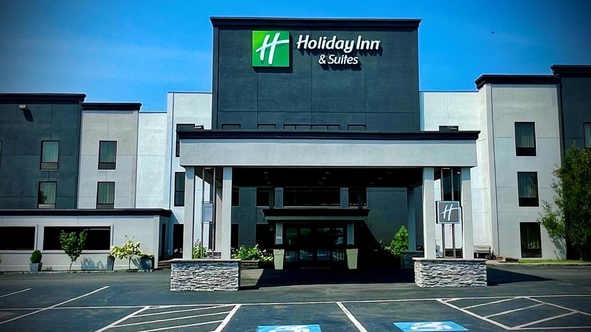 Holiday Inn & Suites Syracuse Airport - Liverpool by IHG gallery photo in Liverpool, NY — image 65