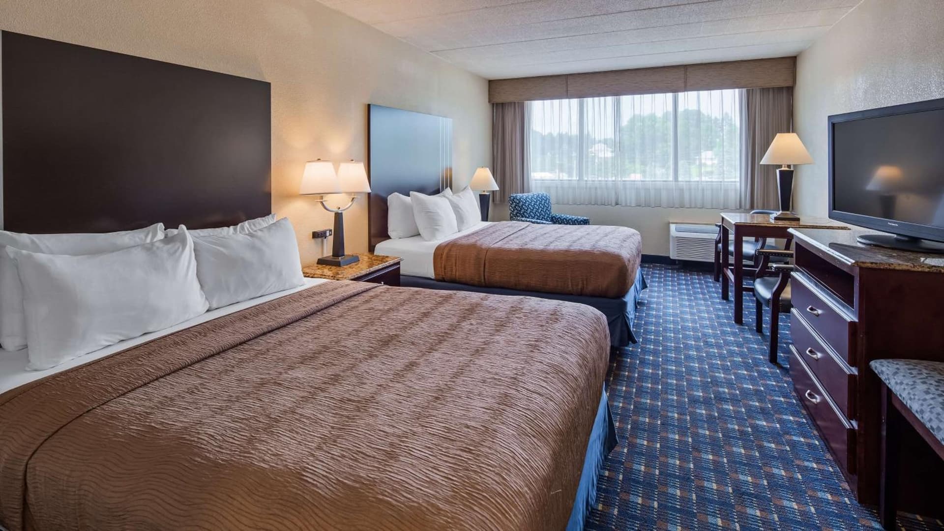 Best Western Plus Reading Inn & Suites interior in Reading, PA — gallery photo 2