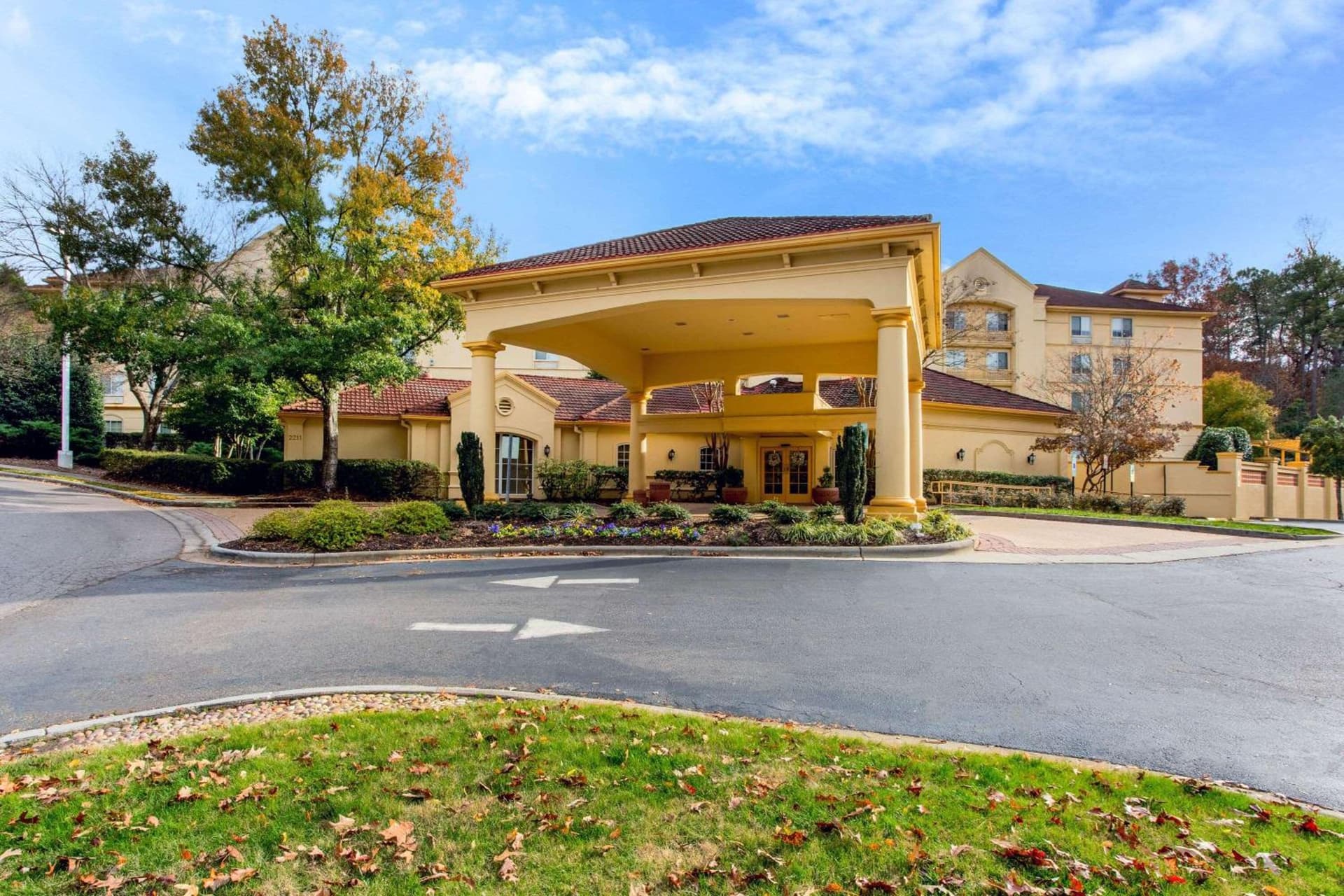 La Quinta by Wyndham Raleigh Crabtree interior in Raleigh, NC — gallery photo 2