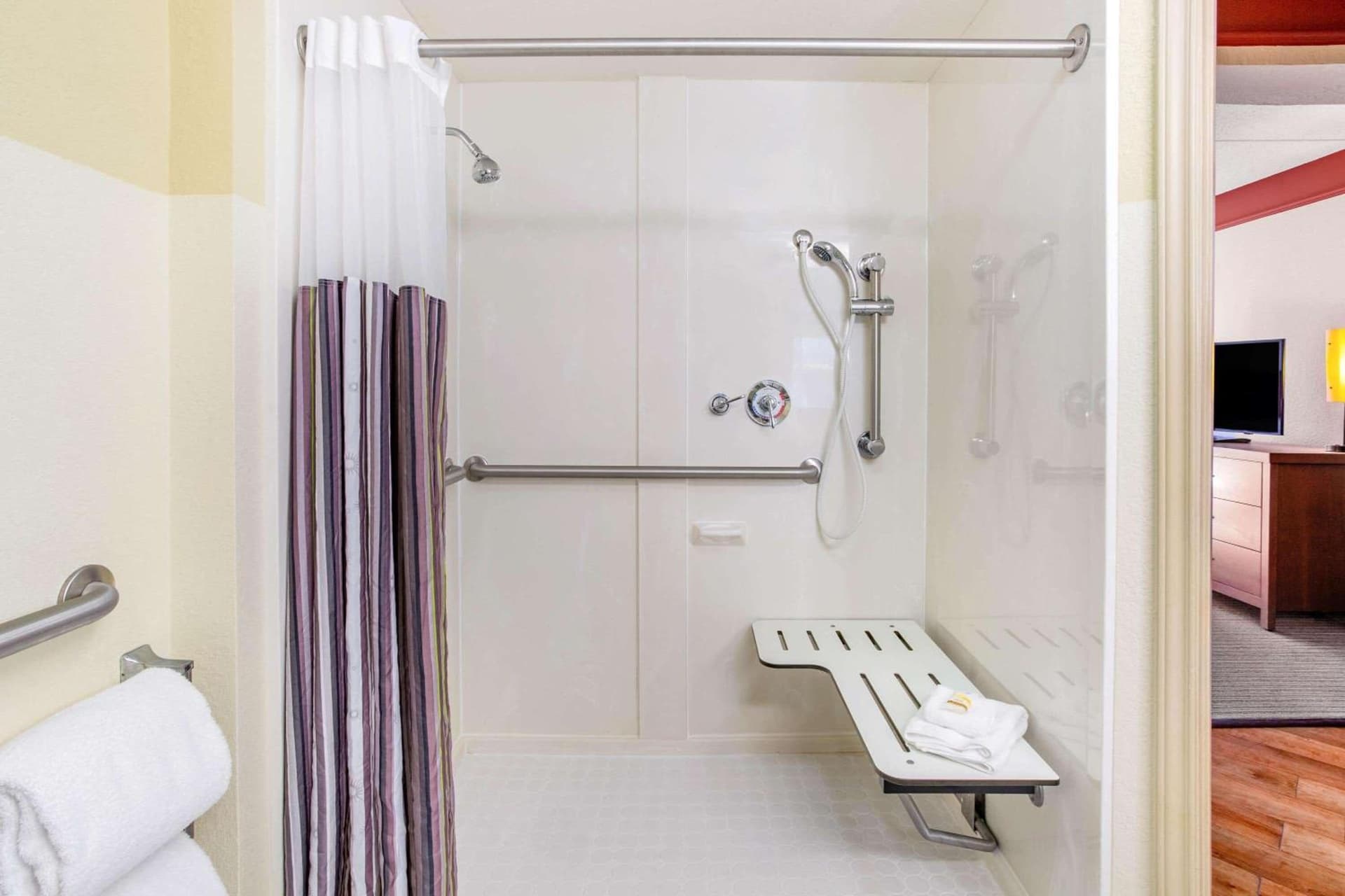 La Quinta by Wyndham Raleigh Crabtree gallery photo in Raleigh, NC — image 31
