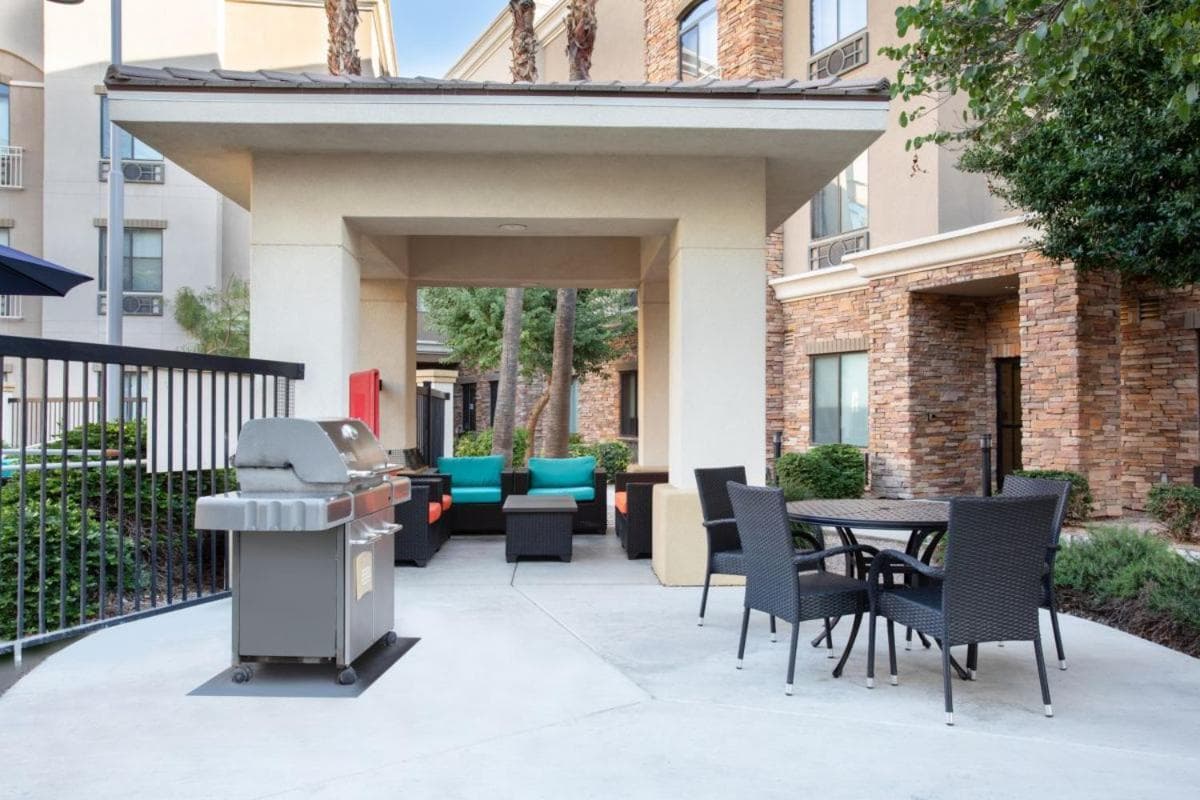 Staybridge Suites Phoenix Glendale Sports Dist by IHG interior in Glendale, AZ — gallery photo 2