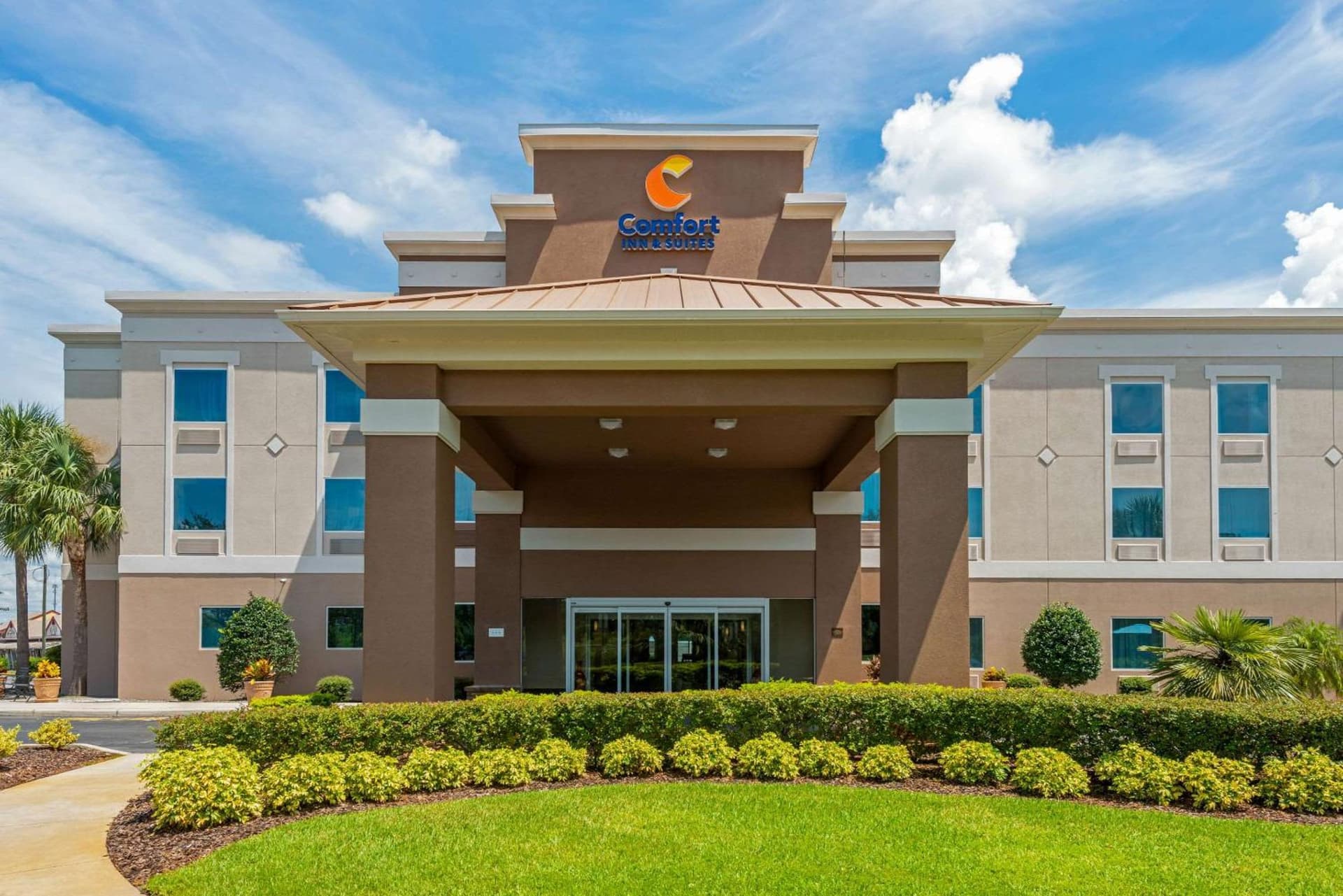 Comfort Inn & Suites Wildwood - The Villages interior in Wildwood, FL — gallery photo 2