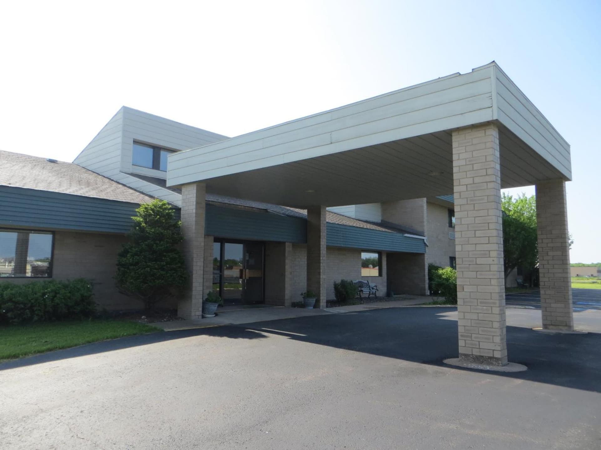 Abby Inn featured exterior or lobby in Abbotsford, WI — similar hotel