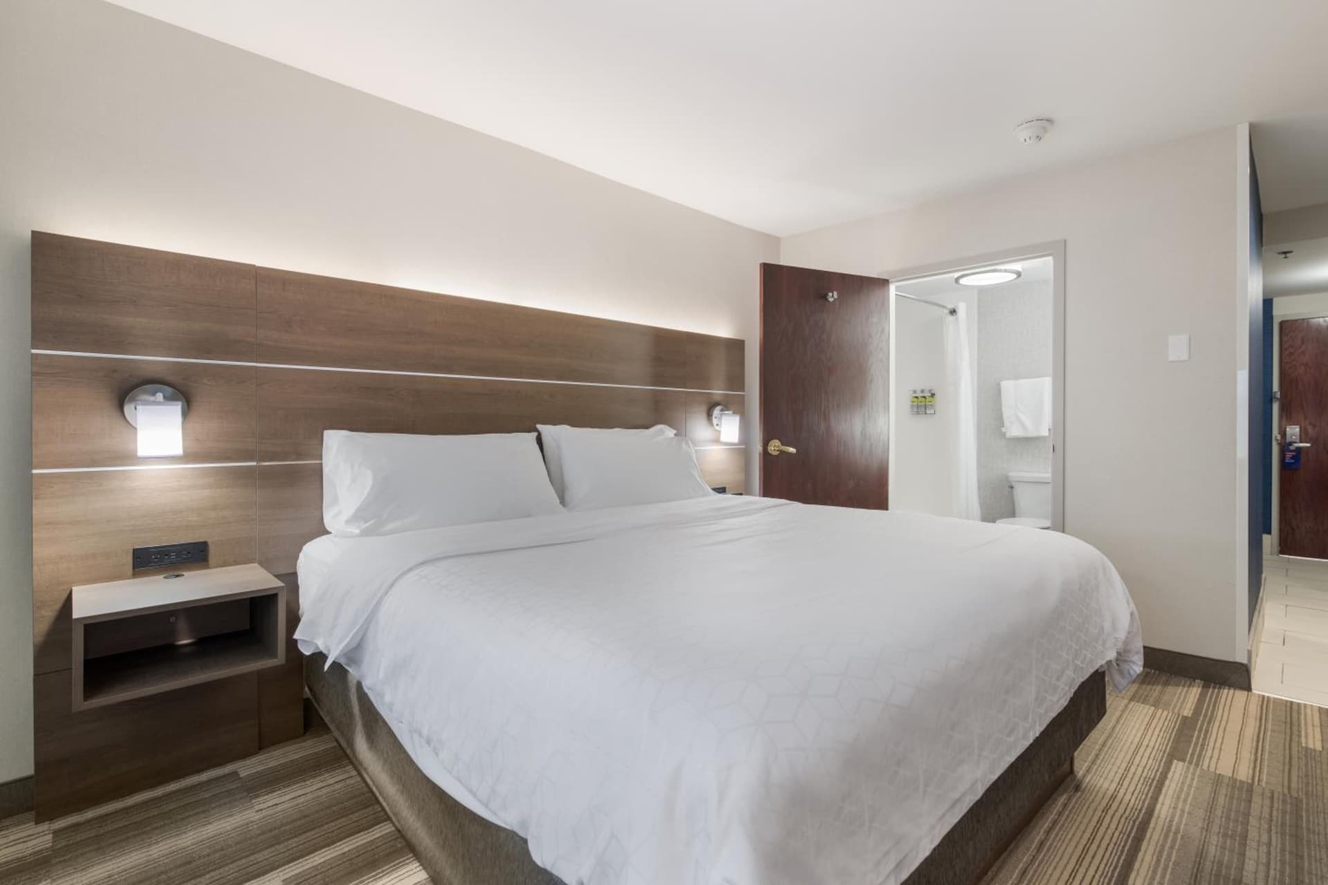 Holiday Inn Express - Plymouth by IHG interior in Plymouth, MA — gallery photo 2