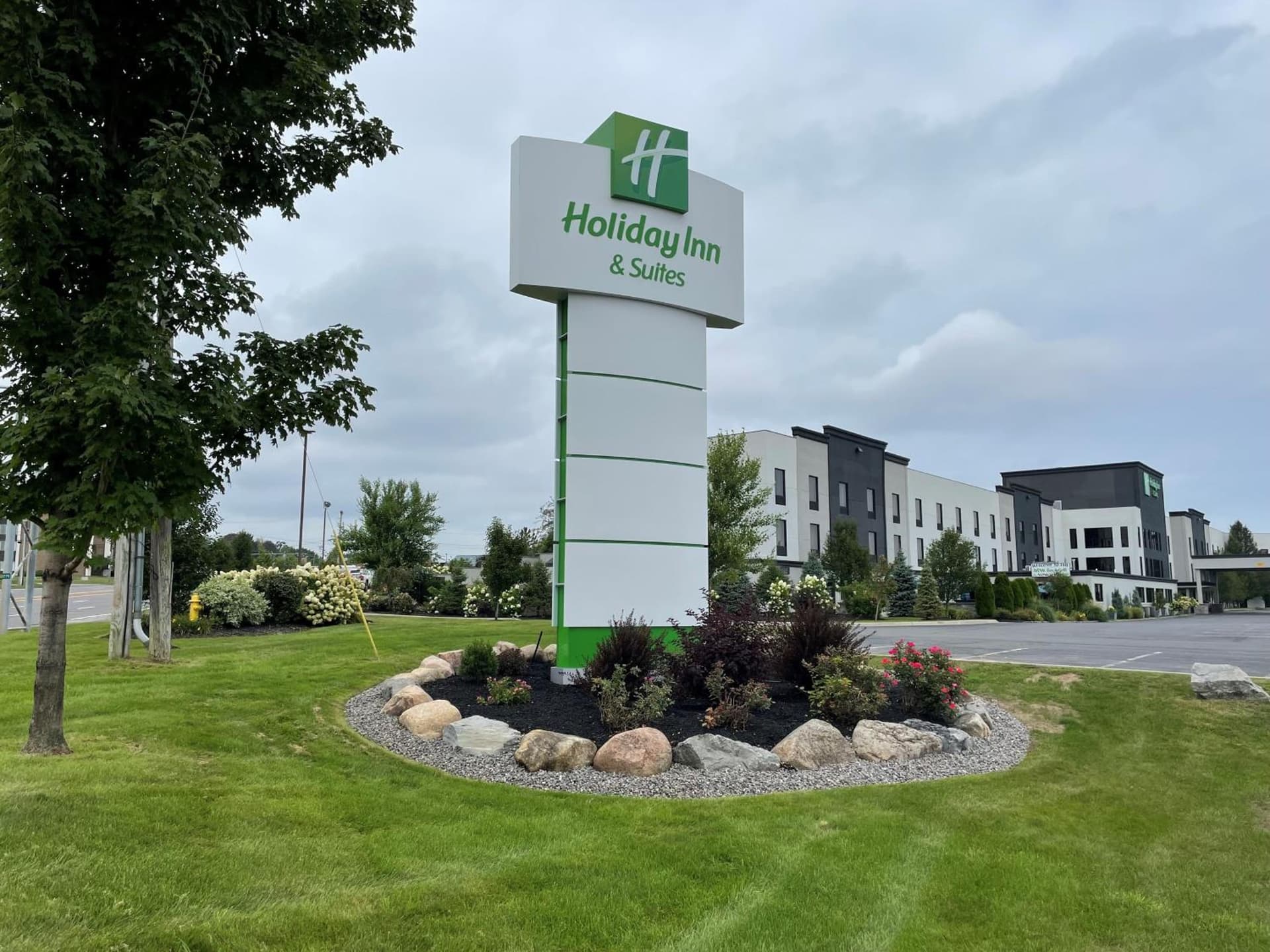 Holiday Inn & Suites Syracuse Airport - Liverpool by IHG featured exterior or lobby in Liverpool, NY — similar hotel