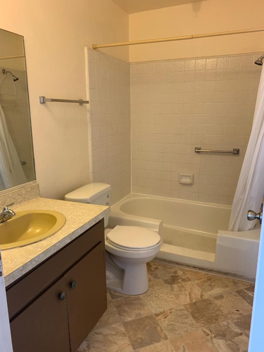 Deluxe Hotel Style Unit (B08) featured exterior or lobby in Los Angeles, CA — similar hotel