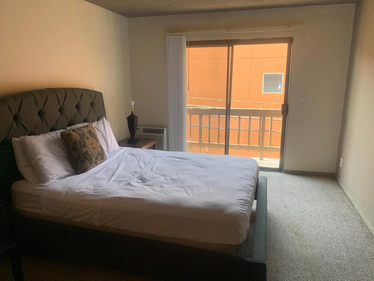 Affordable Hotel Style Unit (C16) property views in Los Angeles, CA — gallery photo 3