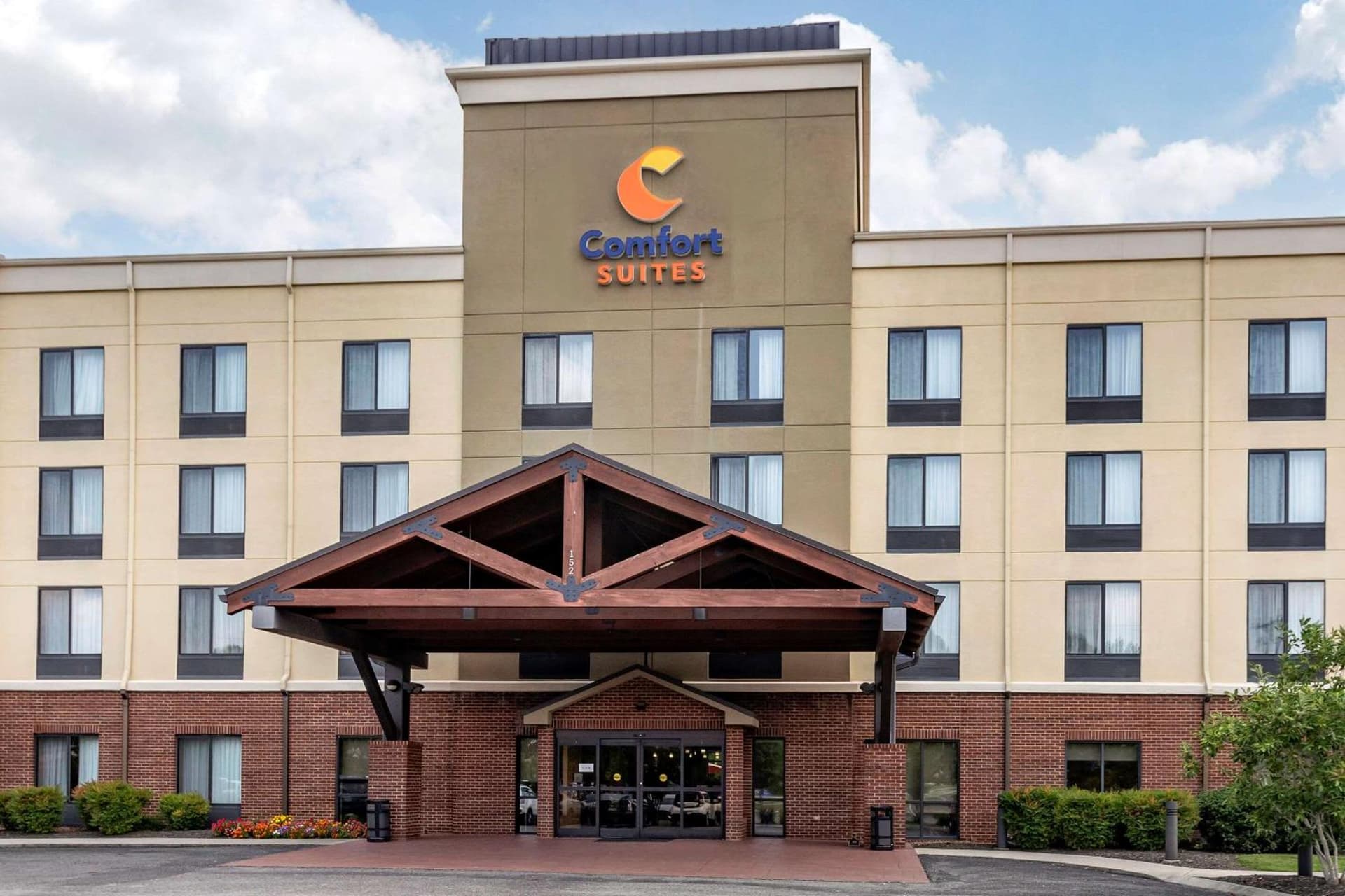 Comfort Suites Manchester near Arnold AFB interior in Manchester, TN — gallery photo 2