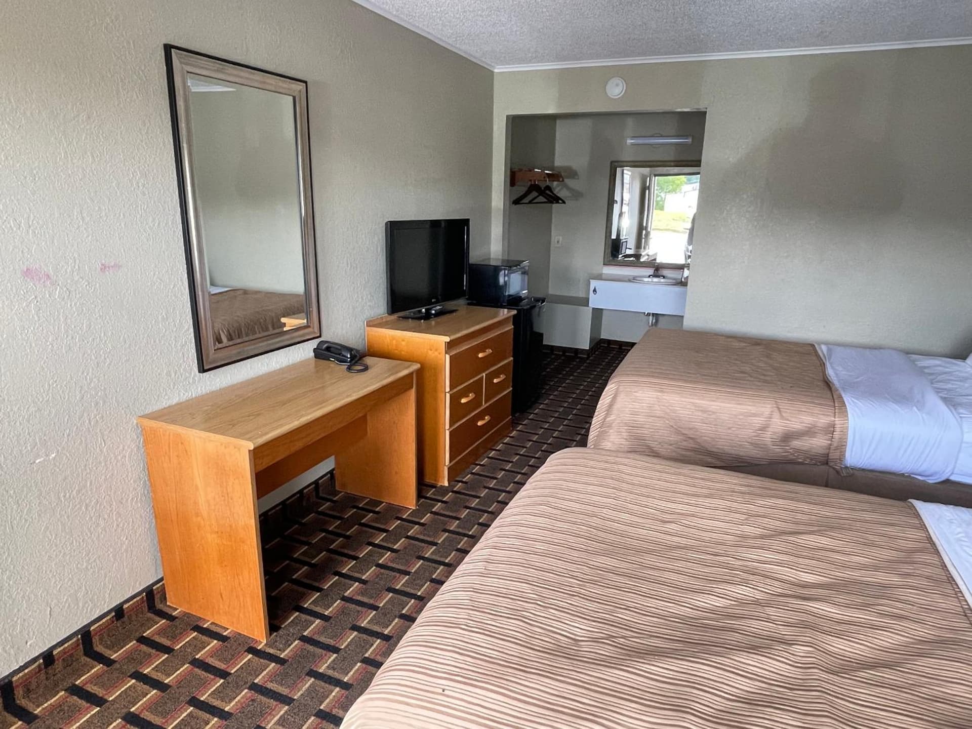I-26 Inn gallery photo in Johnson City, TN — image 13