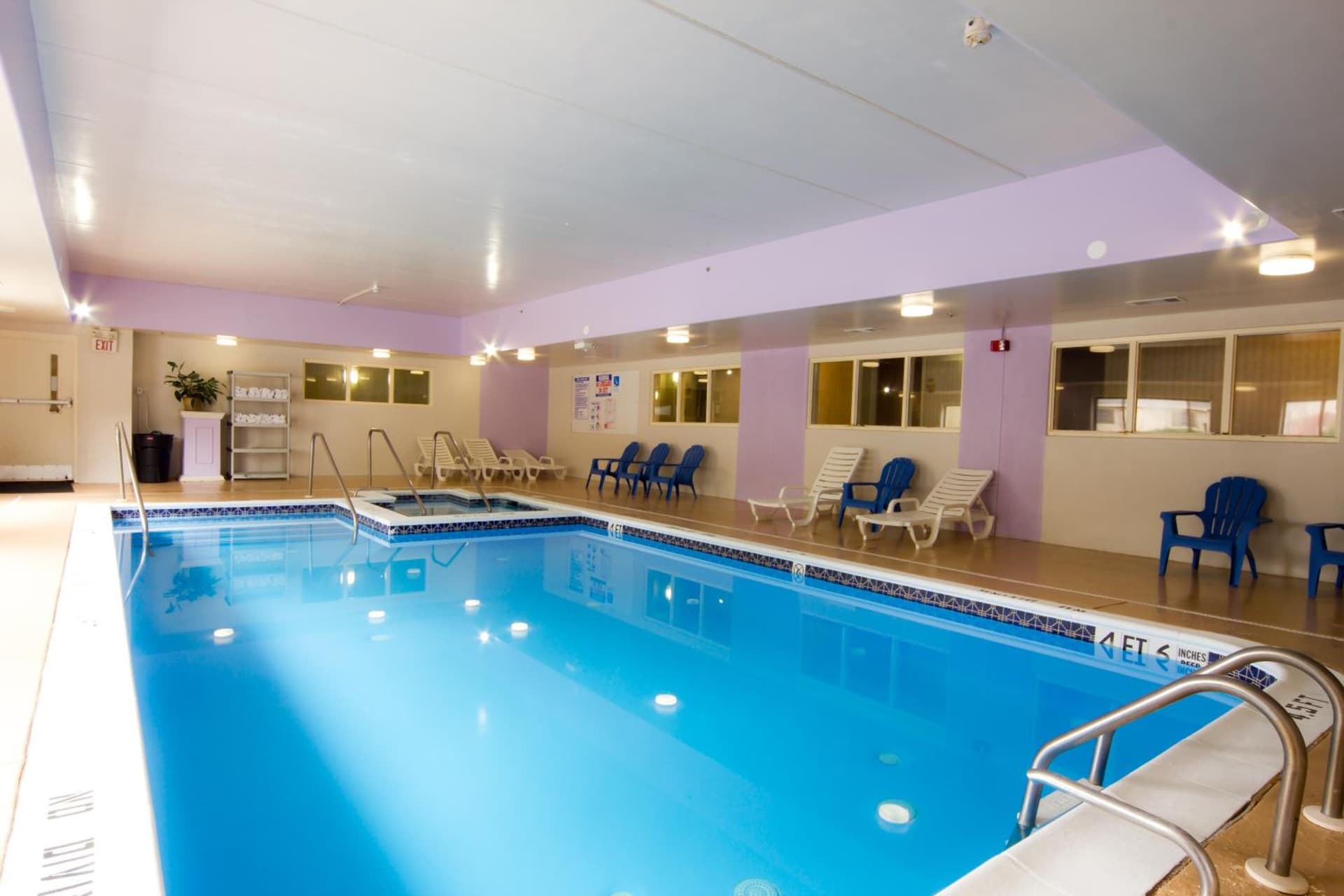 Howard Johnson by Wyndham Allentown/Dorney Hotel & Suites property views in Allentown, PA — gallery photo 3