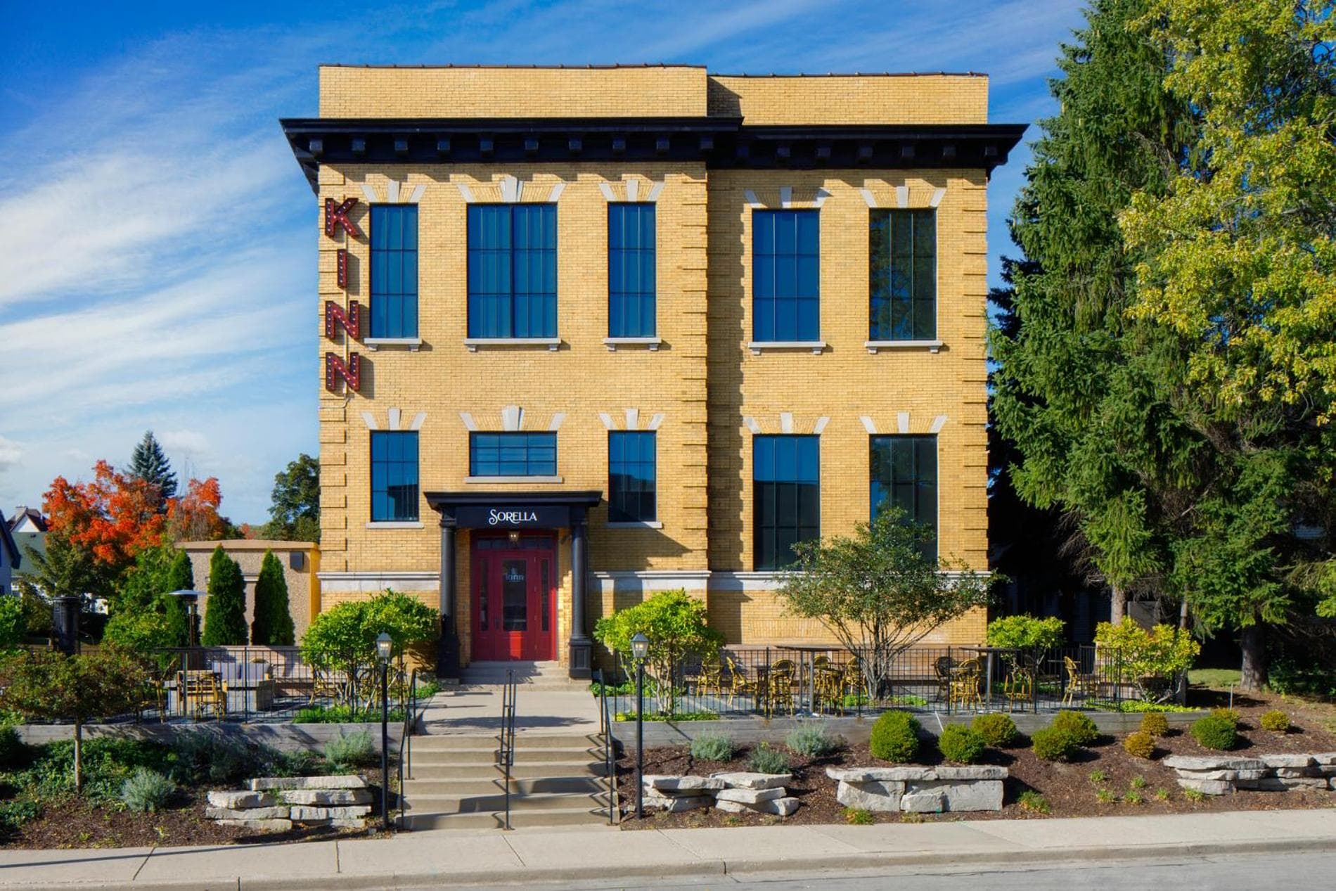 Kinn Guesthouse Bay View featured exterior or lobby in Milwaukee, WI — similar hotel