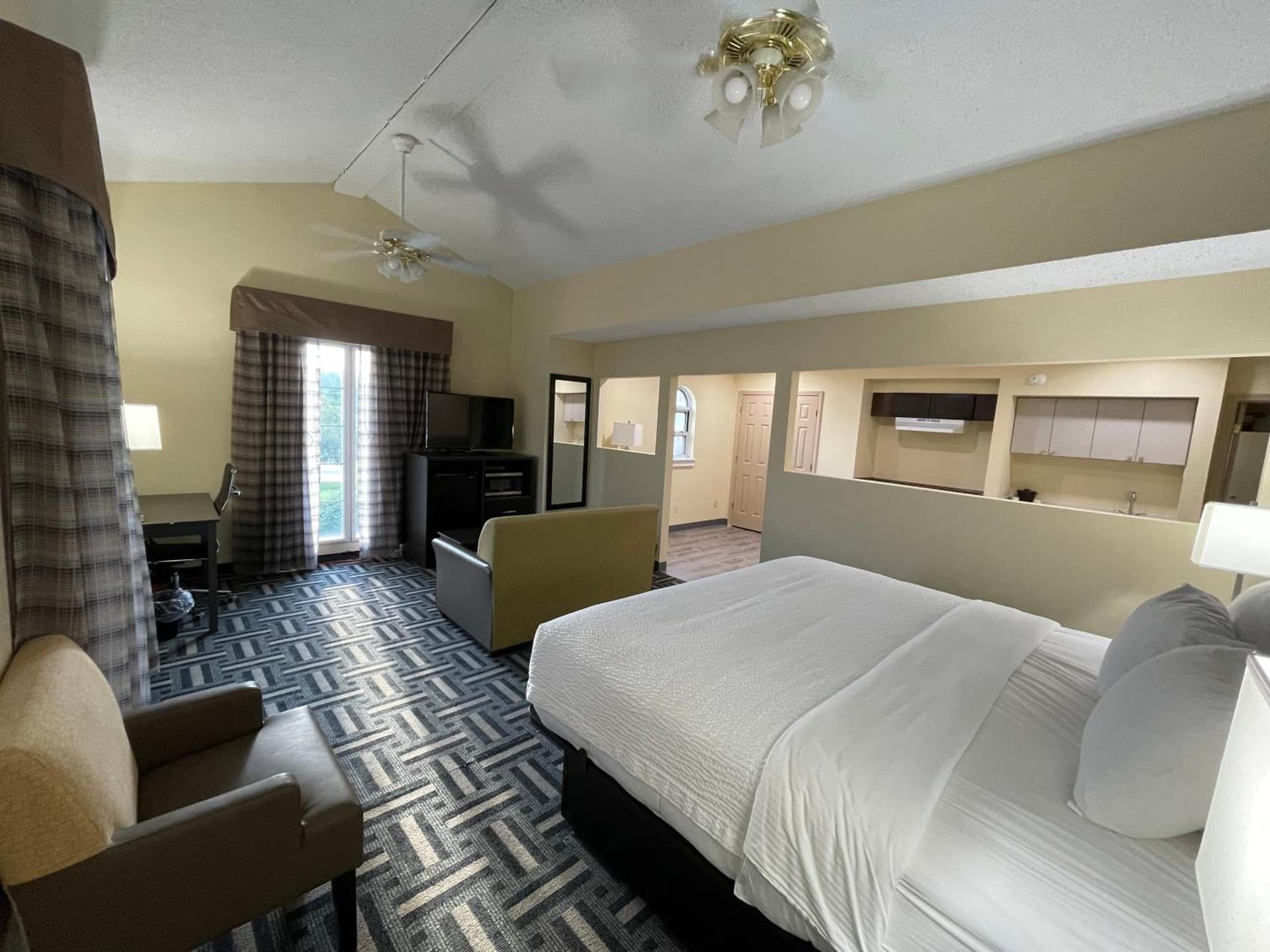 Baymont by Wyndham Indianapolis Airport Lynhurst gallery photo in Indianapolis, IN — image 5