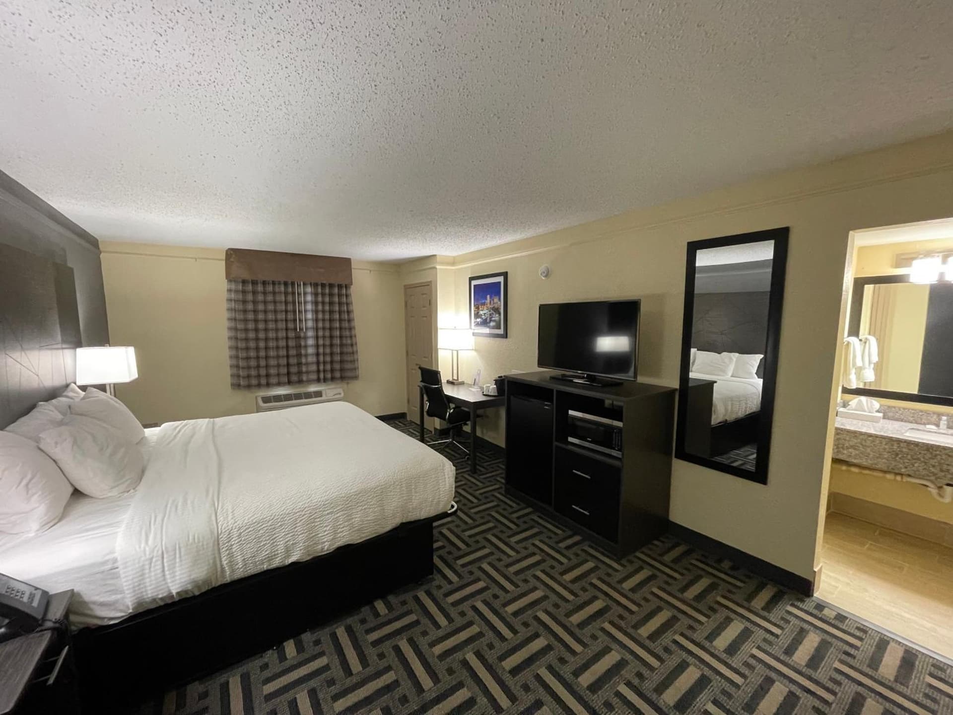 Baymont by Wyndham Indianapolis Airport Lynhurst gallery photo in Indianapolis, IN — image 25