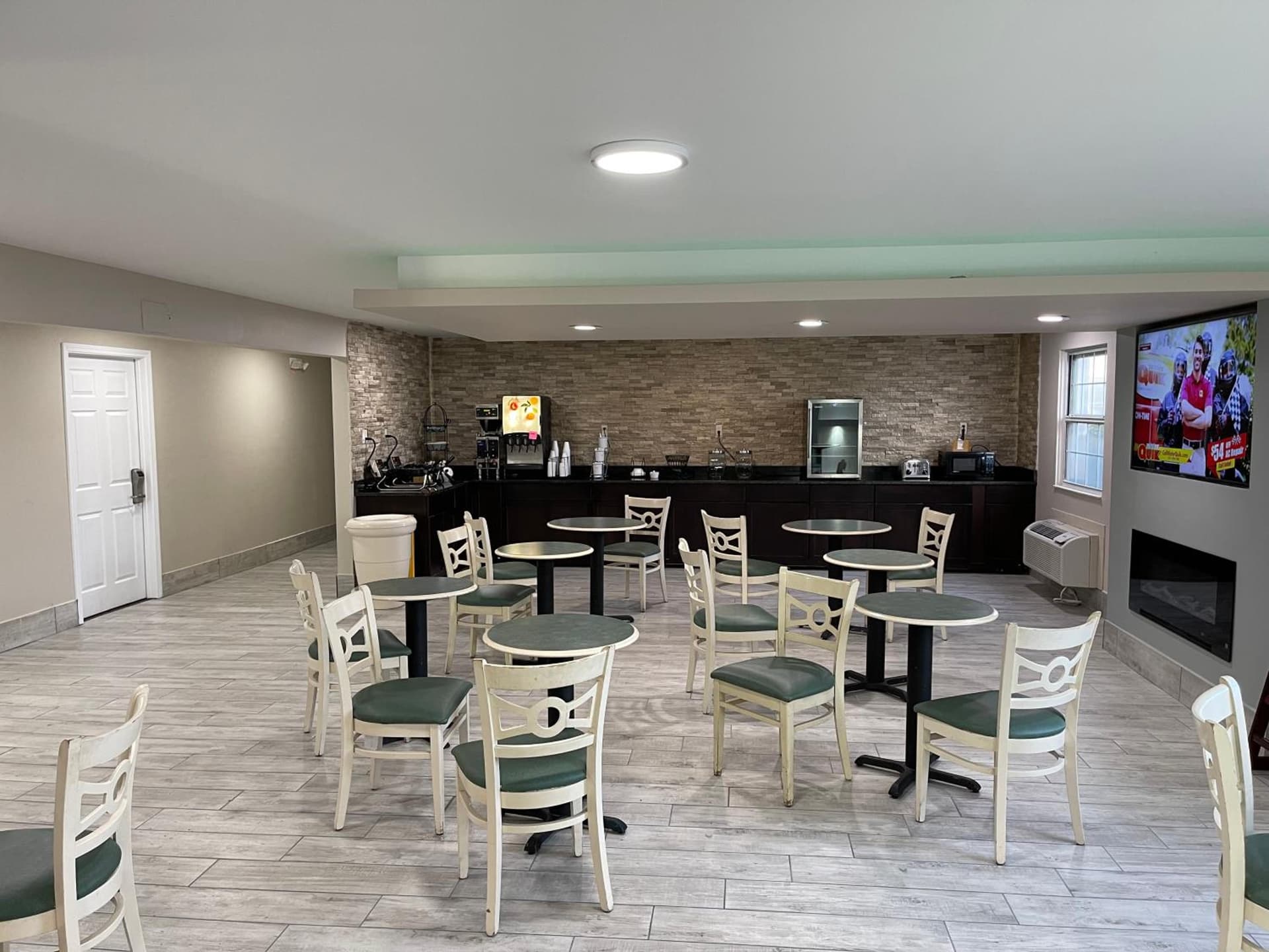 Baymont by Wyndham Indianapolis Airport Lynhurst gallery photo in Indianapolis, IN — image 18