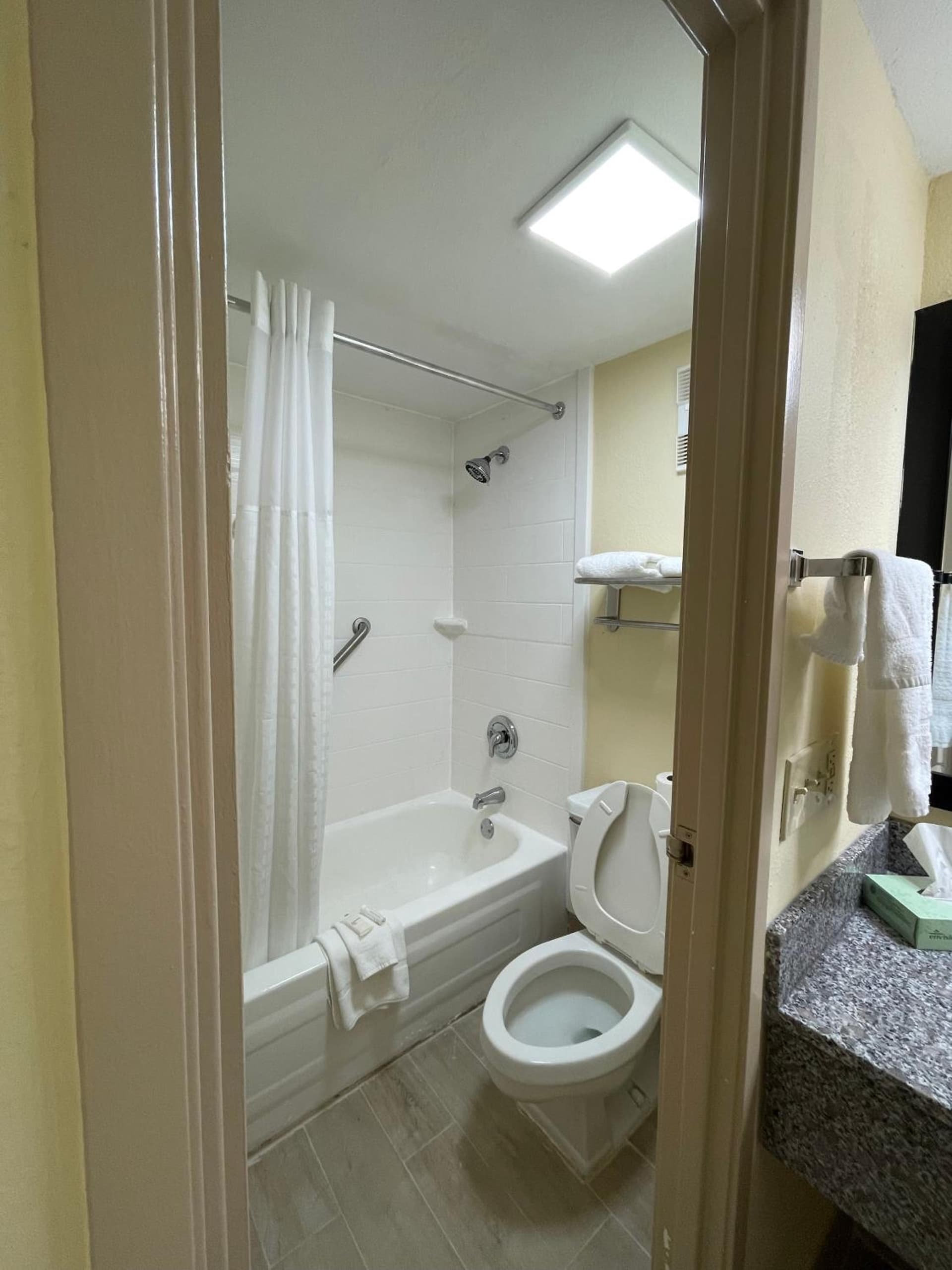Baymont by Wyndham Indianapolis Airport Lynhurst gallery photo in Indianapolis, IN — image 26