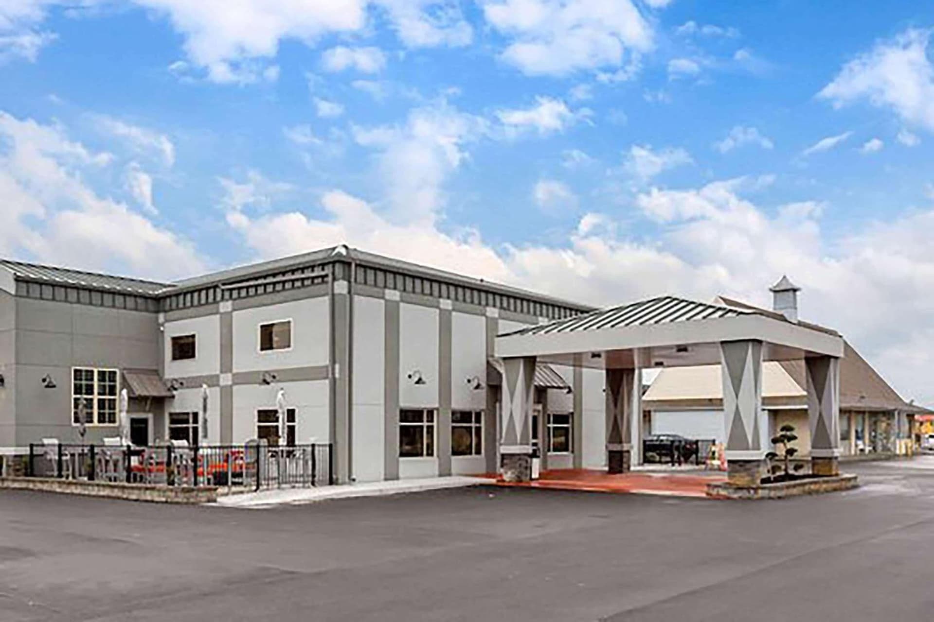 Days Inn & Suites by Wyndham Bowling Green exterior or lobby in Bowling Green, KY — main listing photo