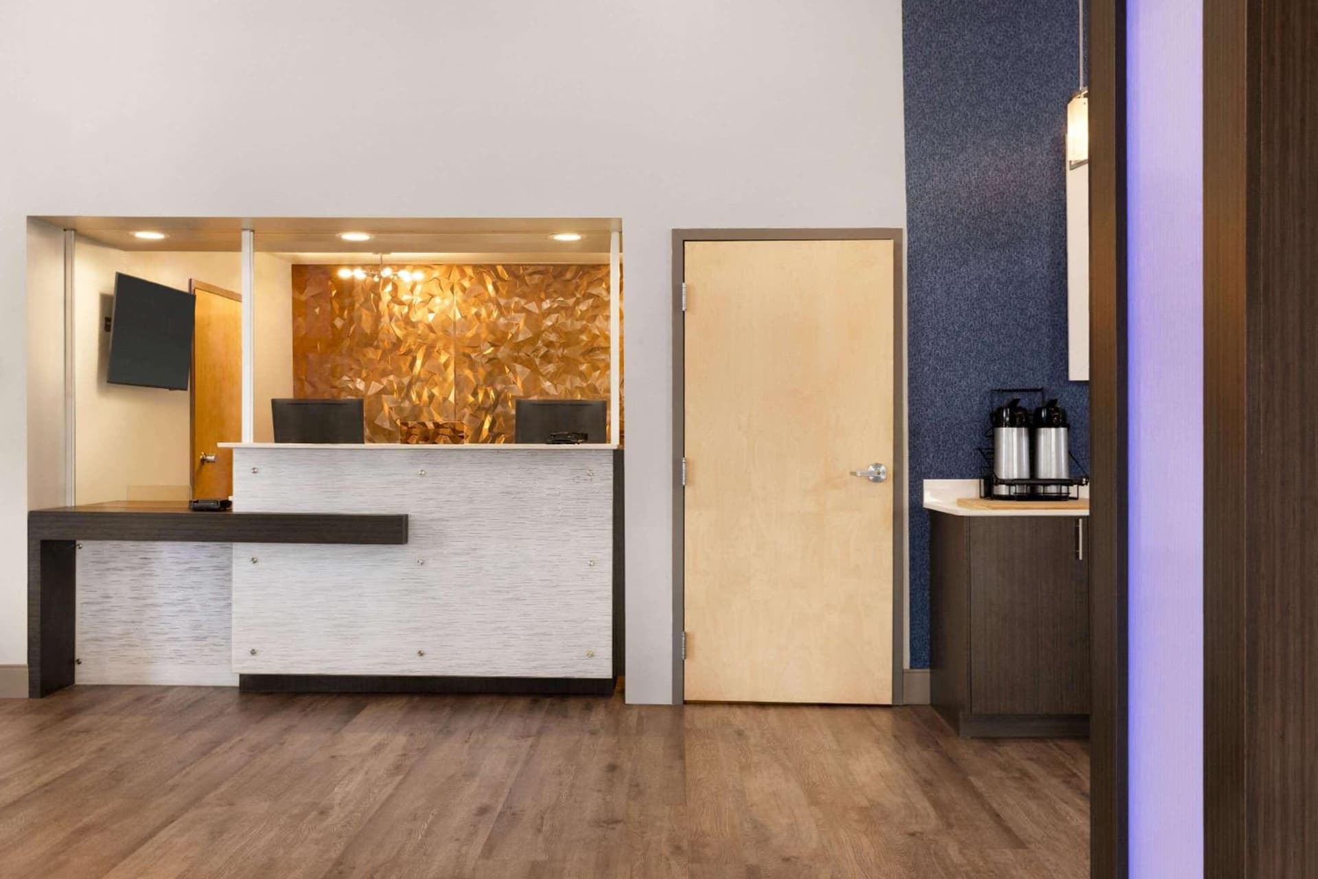 Days Inn & Suites by Wyndham Bowling Green gallery photo in Bowling Green, KY — image 26