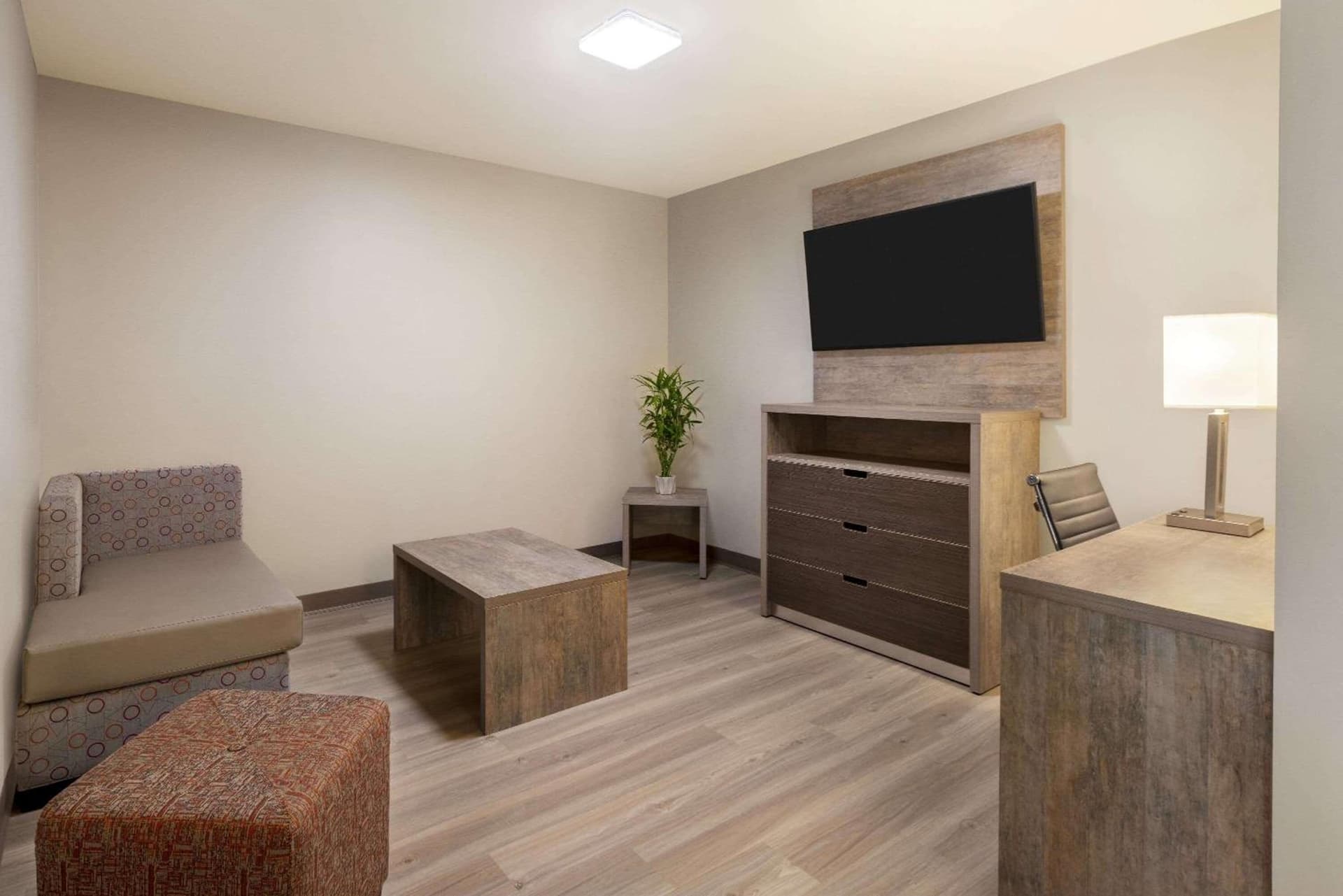 Days Inn & Suites by Wyndham Bowling Green gallery photo in Bowling Green, KY — image 11