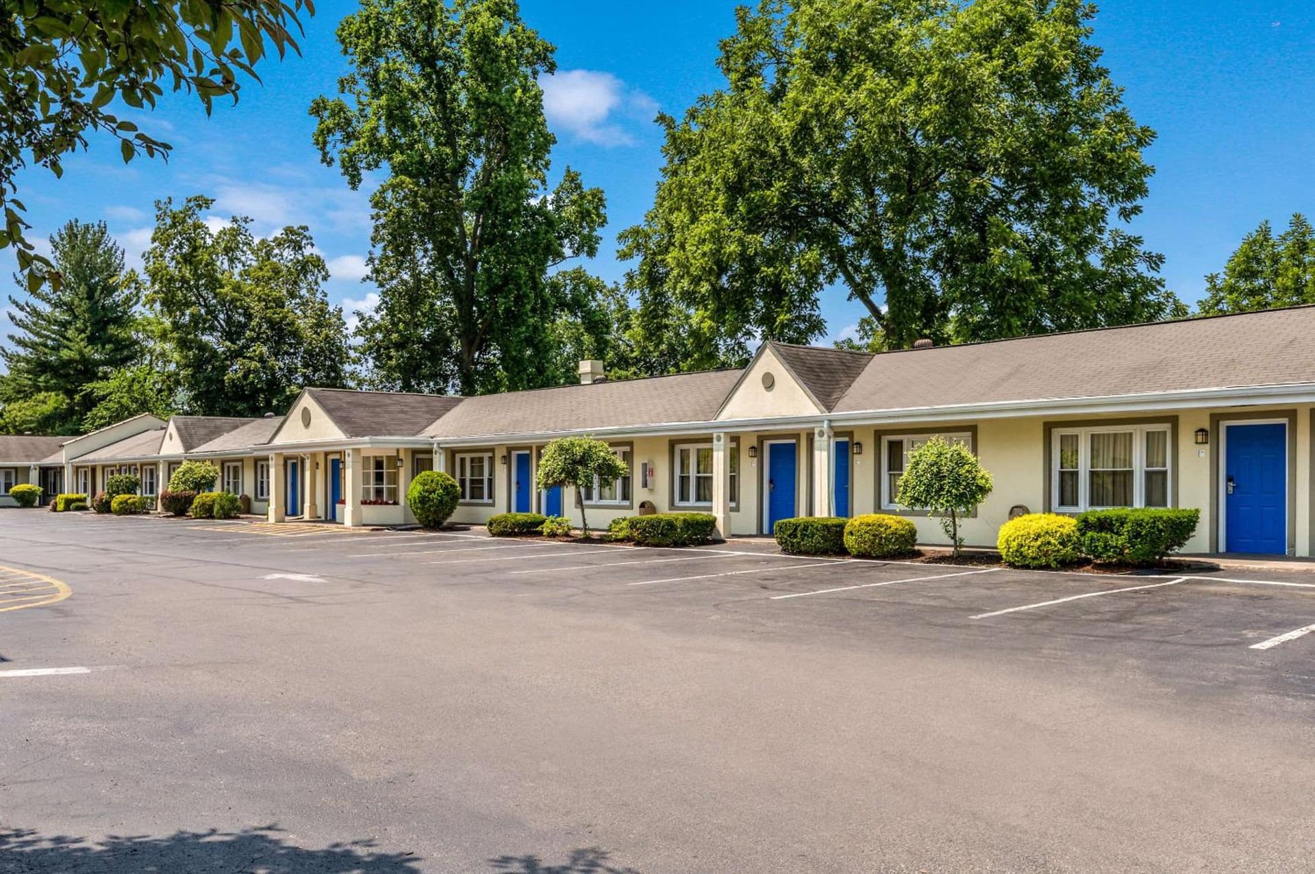 Rodeway Inn Poughkeepsie property views in Poughkeepsie, NY — gallery photo 3
