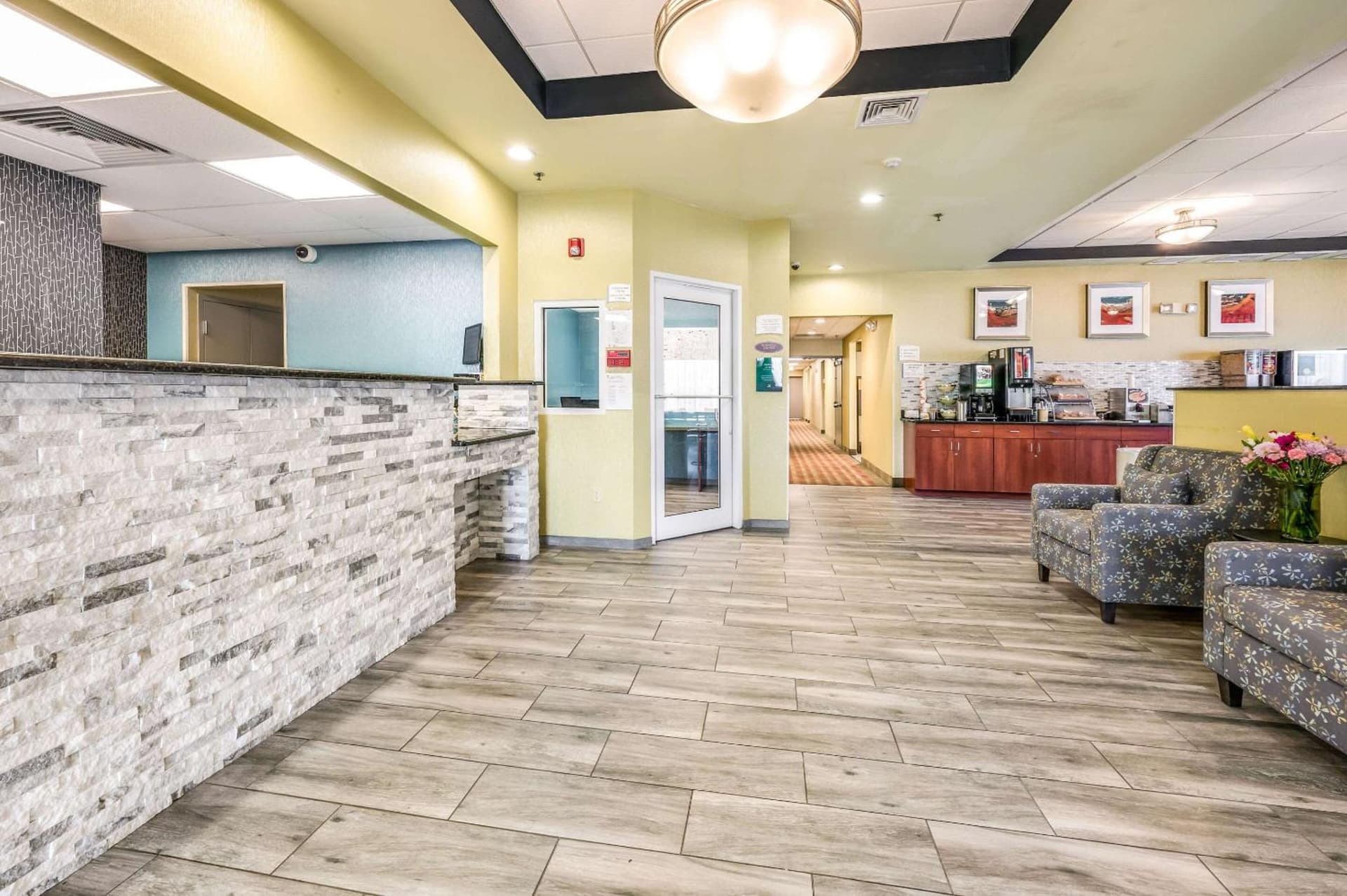 Rodeway Inn Poughkeepsie property views in Poughkeepsie, NY — gallery photo 3