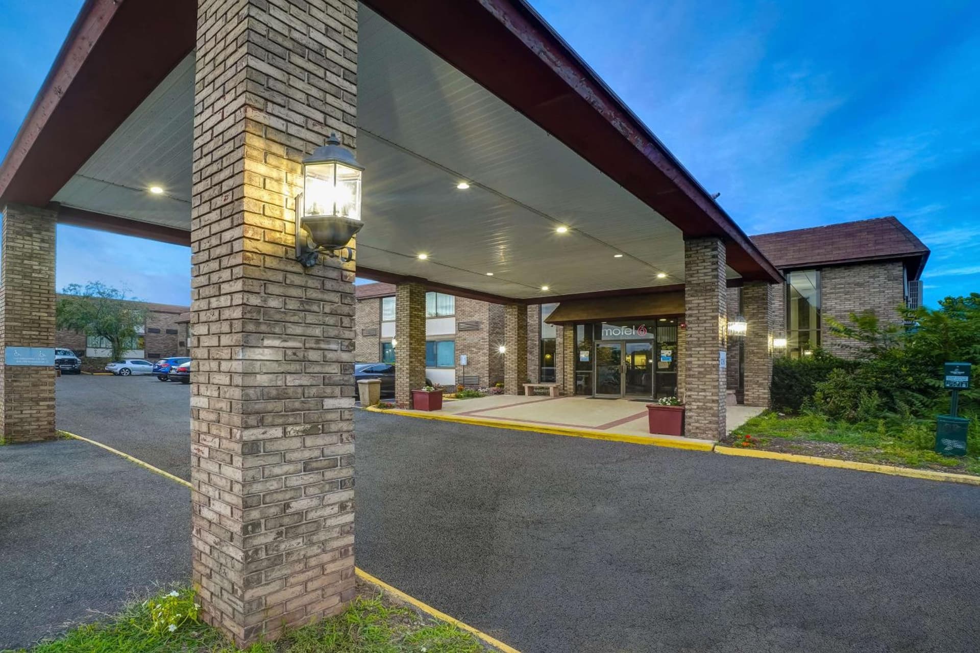 Travelodge by Wyndham Vernon CT featured exterior or lobby in Vernon, CT — similar hotel