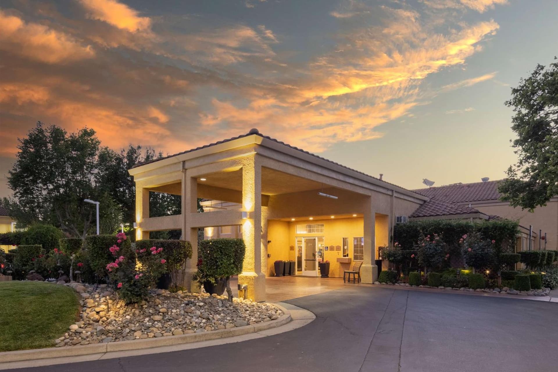 Best Western Plus Dixon Davis featured exterior or lobby in Dixon, CA — similar hotel