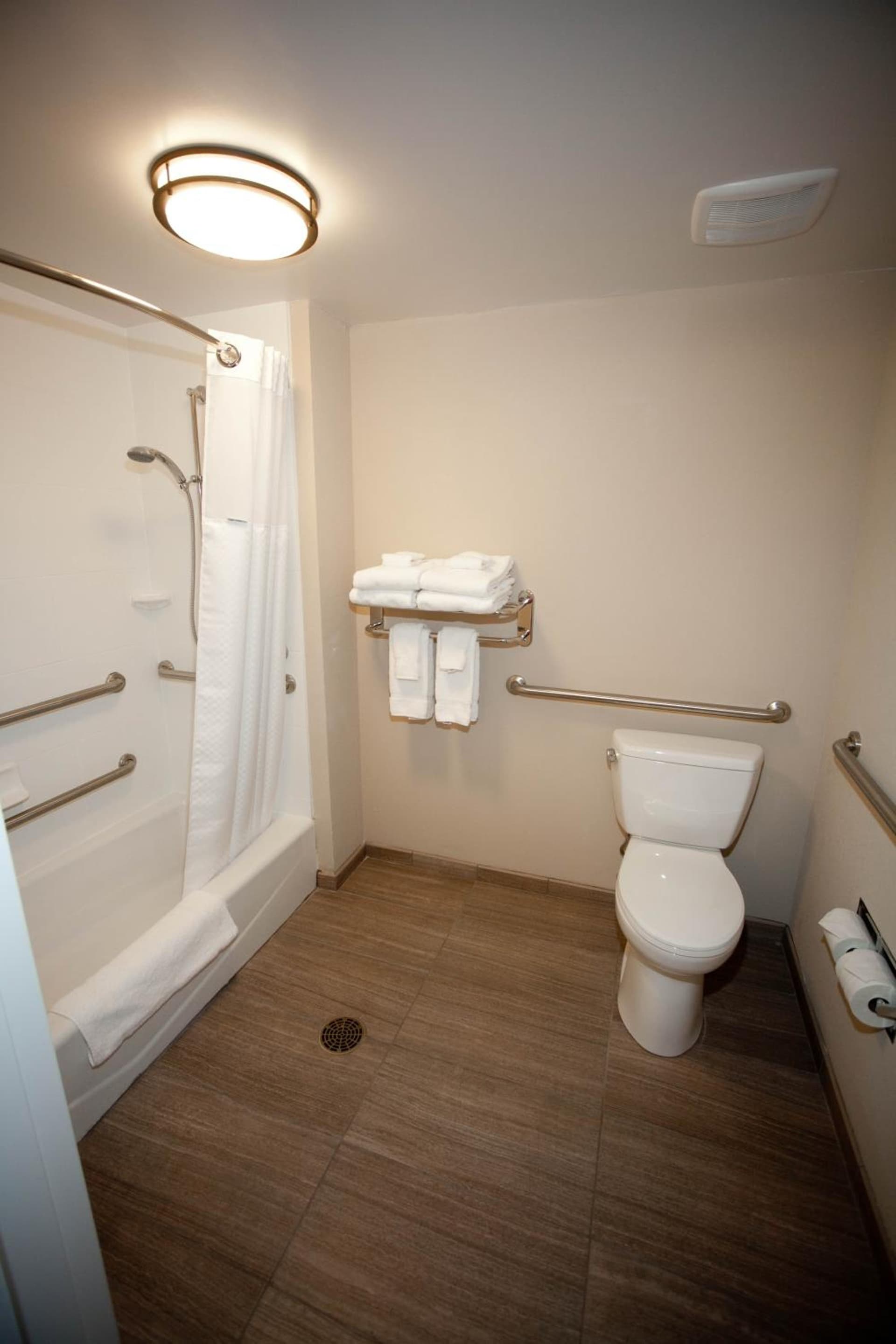 Baymont by Wyndham Erie property views in Erie, PA — gallery photo 3