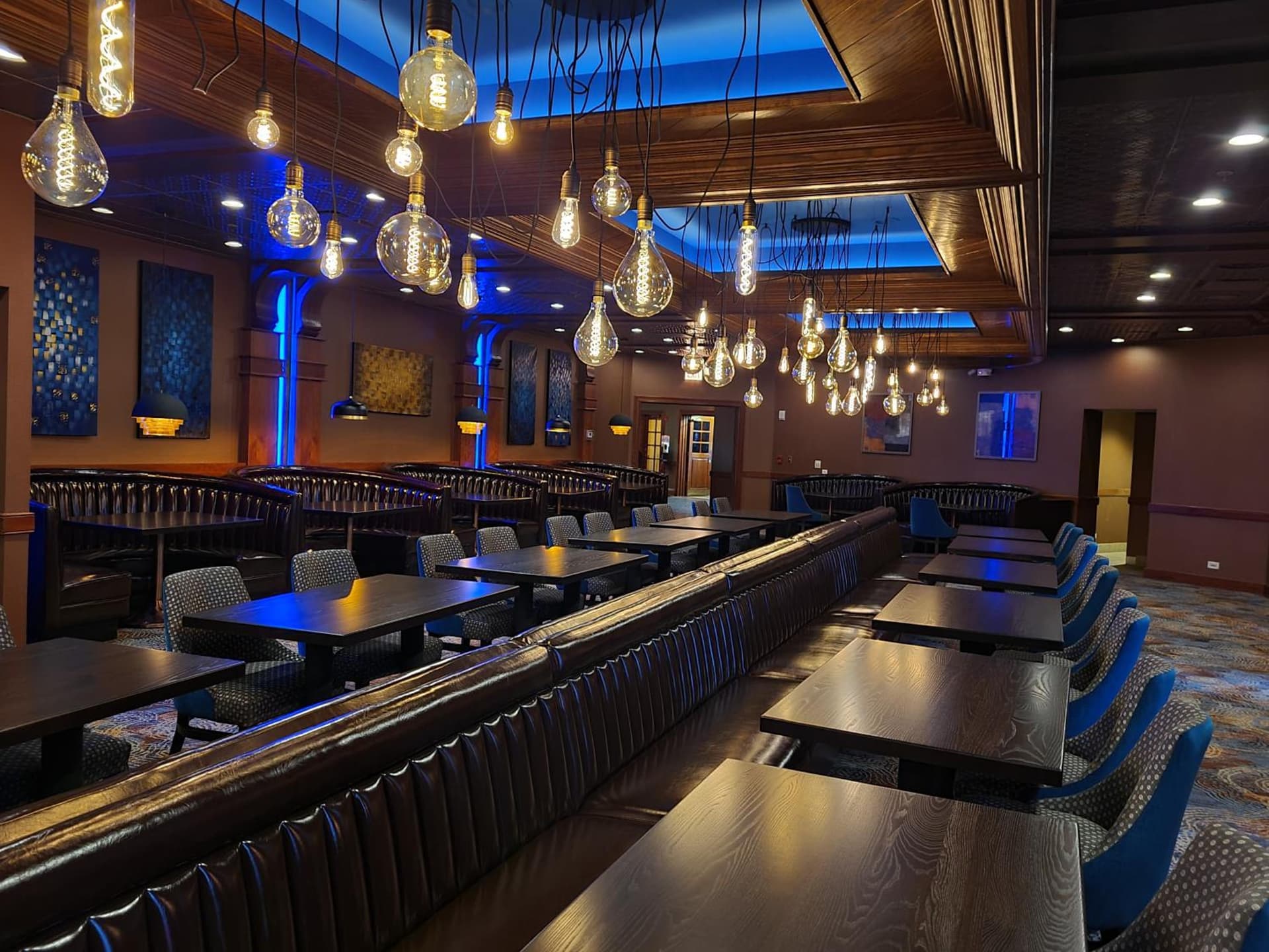 William Tell Hotel MOD Collection by Sonesta interior in Countryside, IL — gallery photo 2