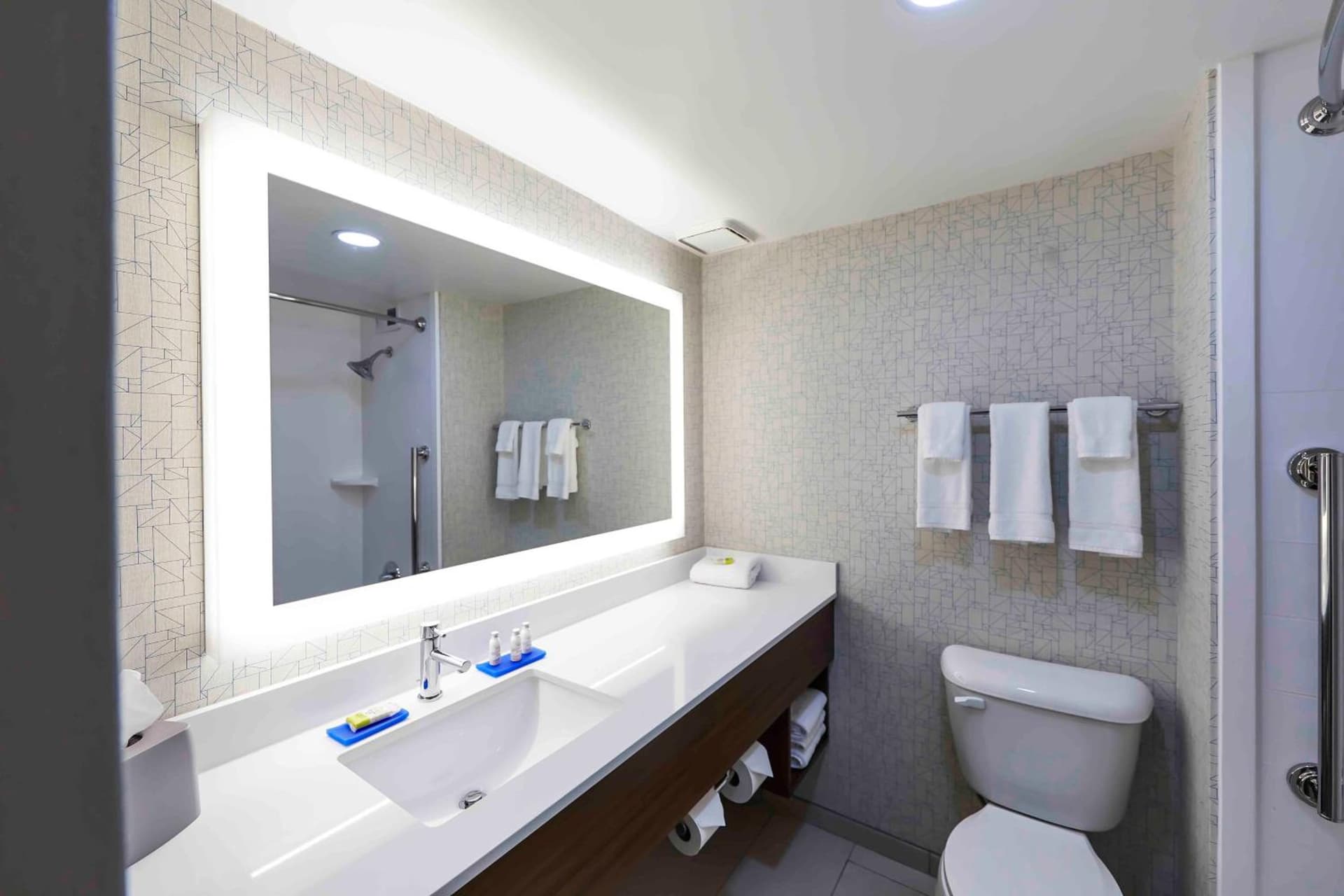 Holiday Inn Express Nashville-Downtown - Broadway by IHG gallery photo in Nashville, TN — image 23