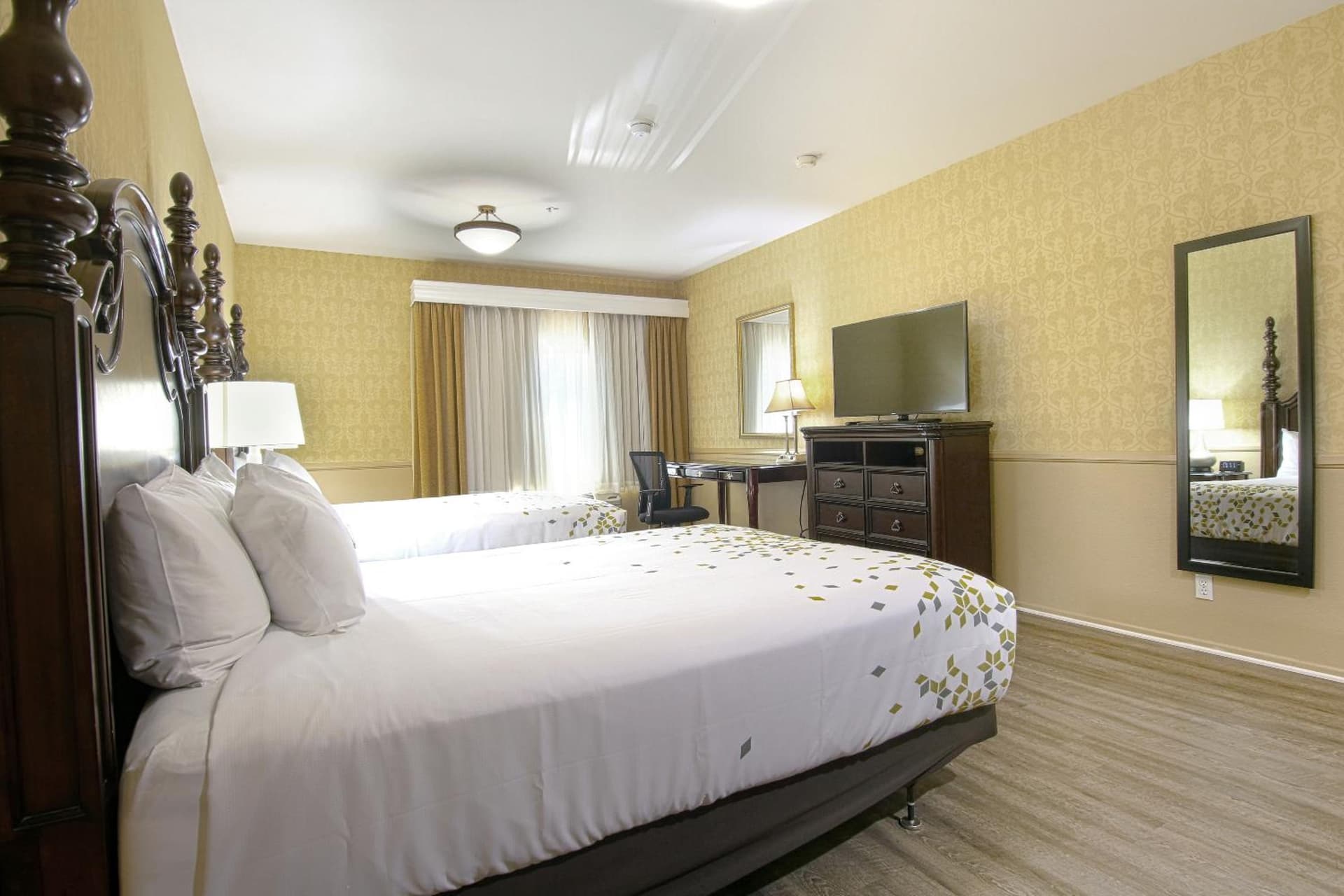 Azure Hotel&Suites Ontario Trademark Collection by Wyndham gallery photo in Ontario, CA — image 43