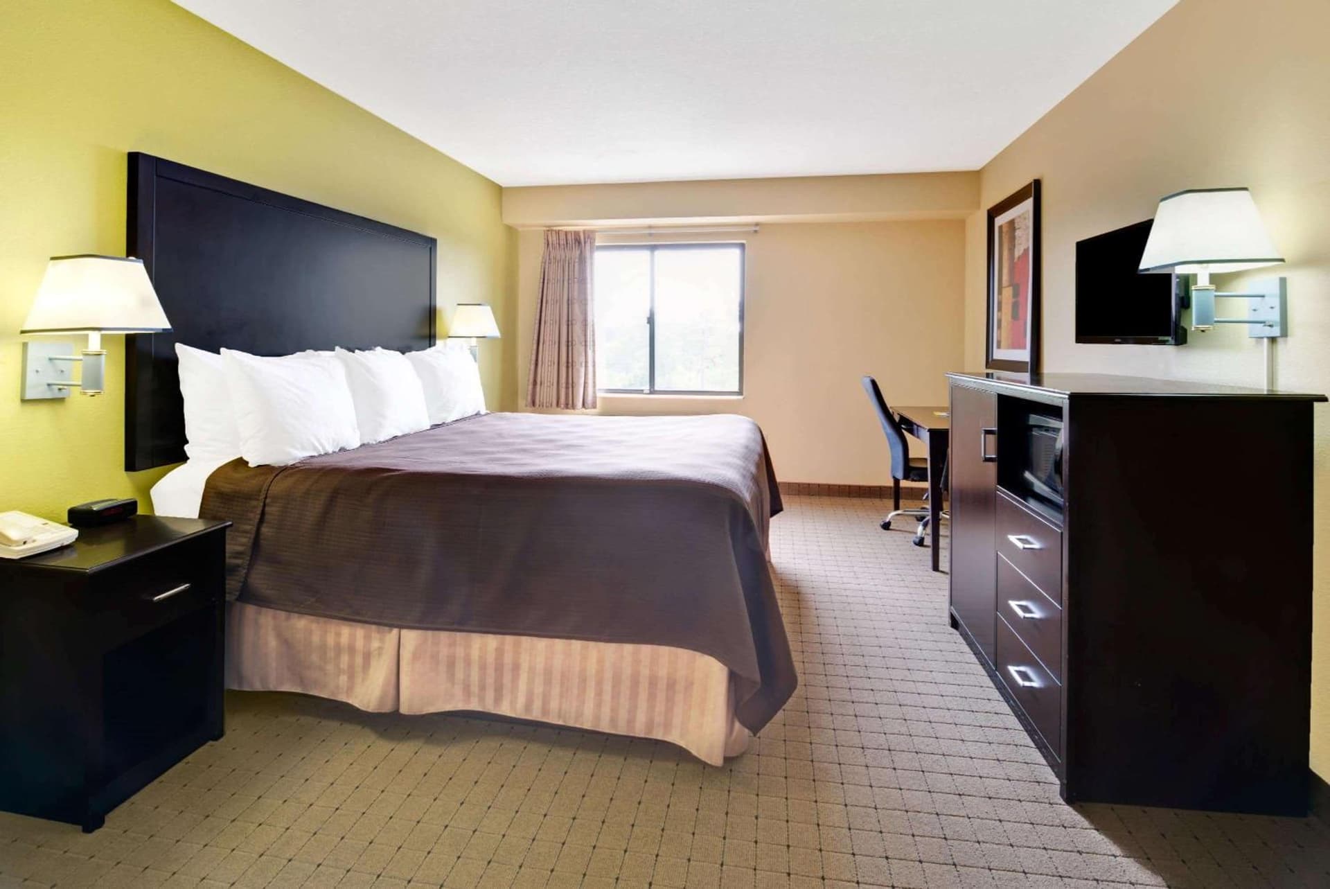 Days Inn & Suites by Wyndham DeSoto gallery photo in DeSoto, TX — image 4